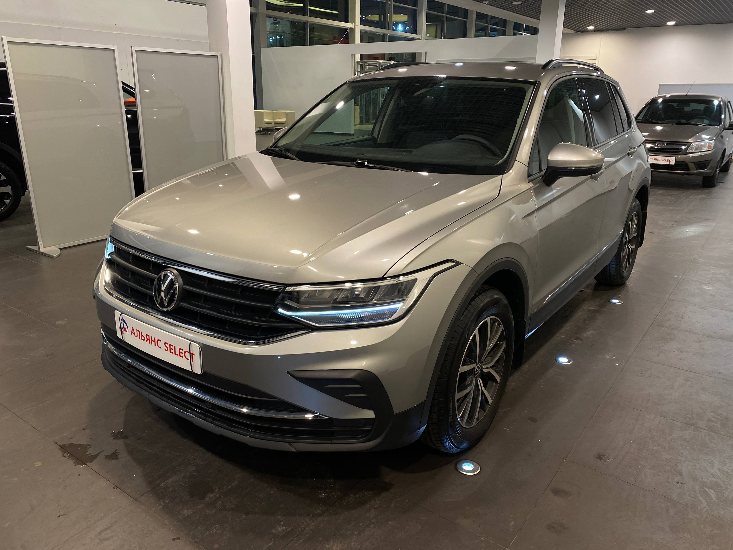 VOLKSWAGEN TIGUAN