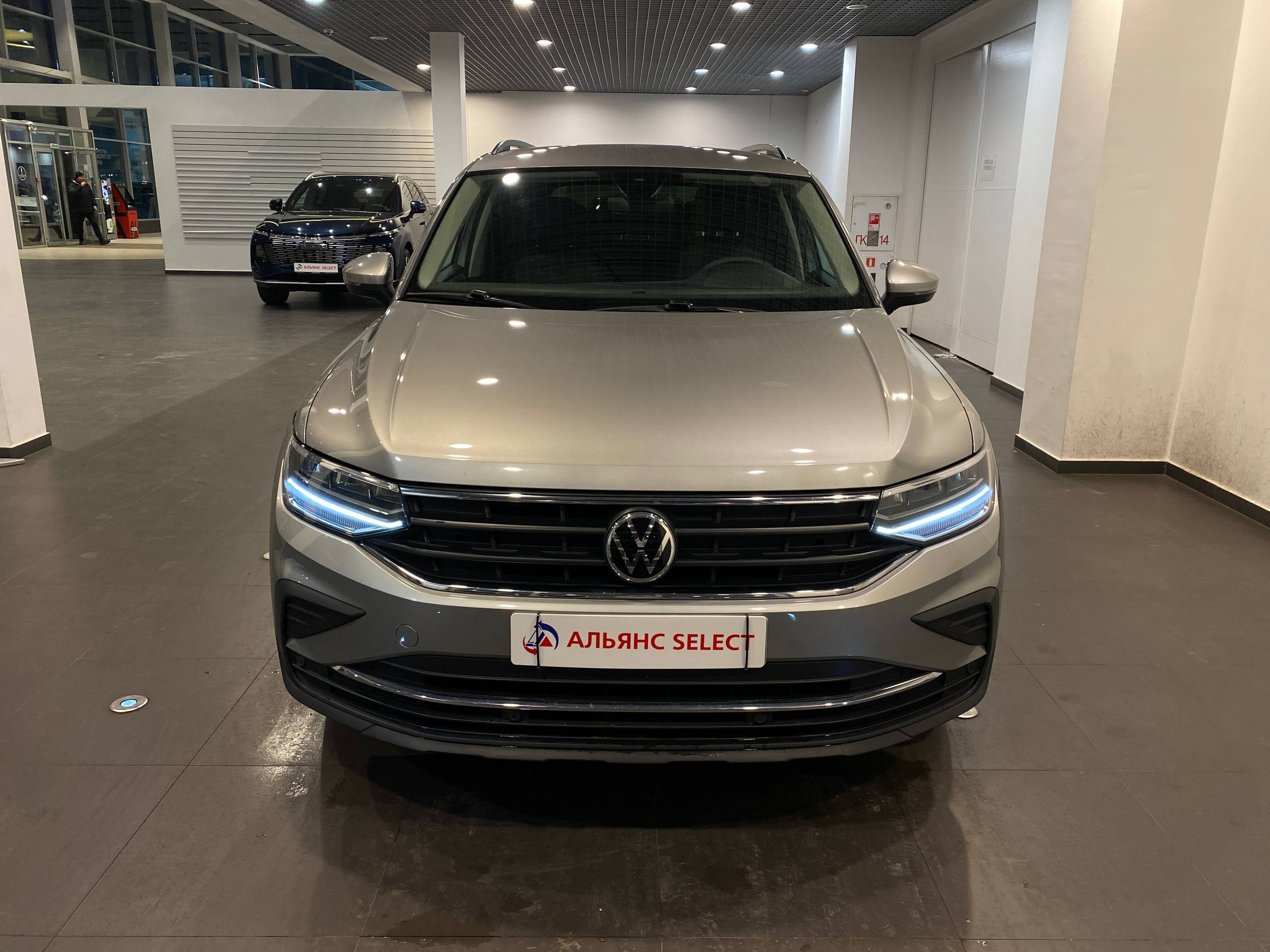 VOLKSWAGEN TIGUAN