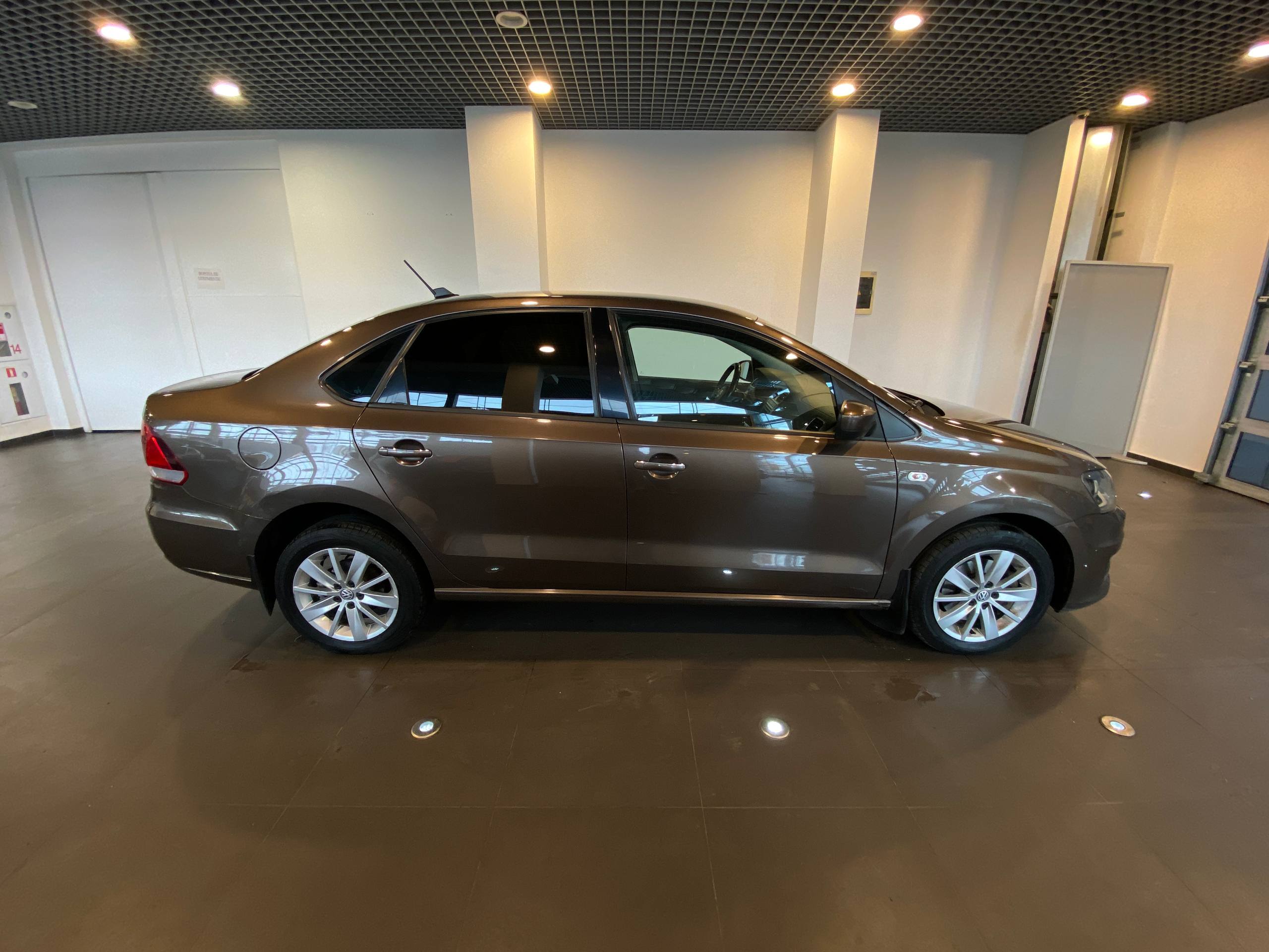 VOLKSWAGEN POLO