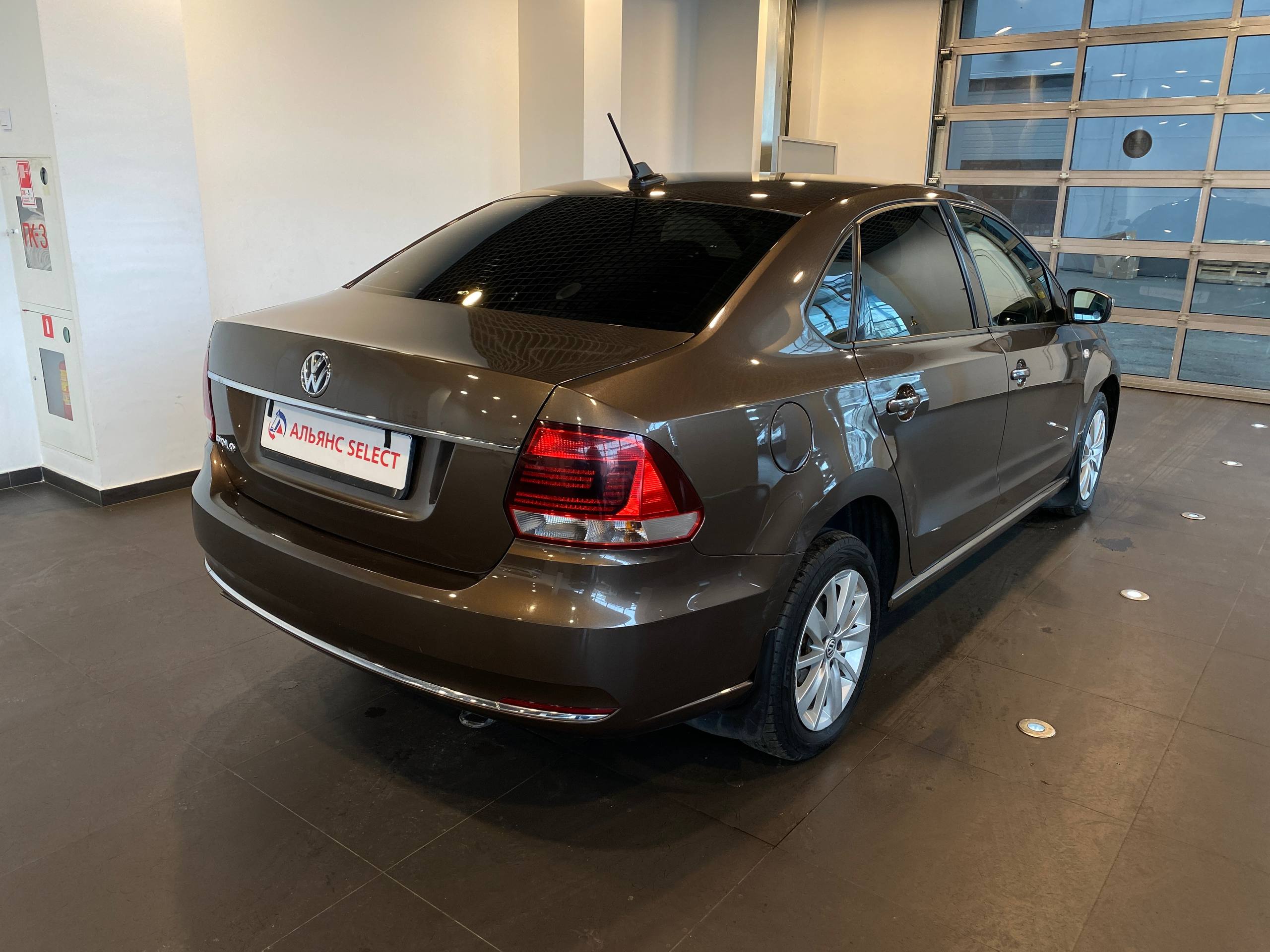 VOLKSWAGEN POLO