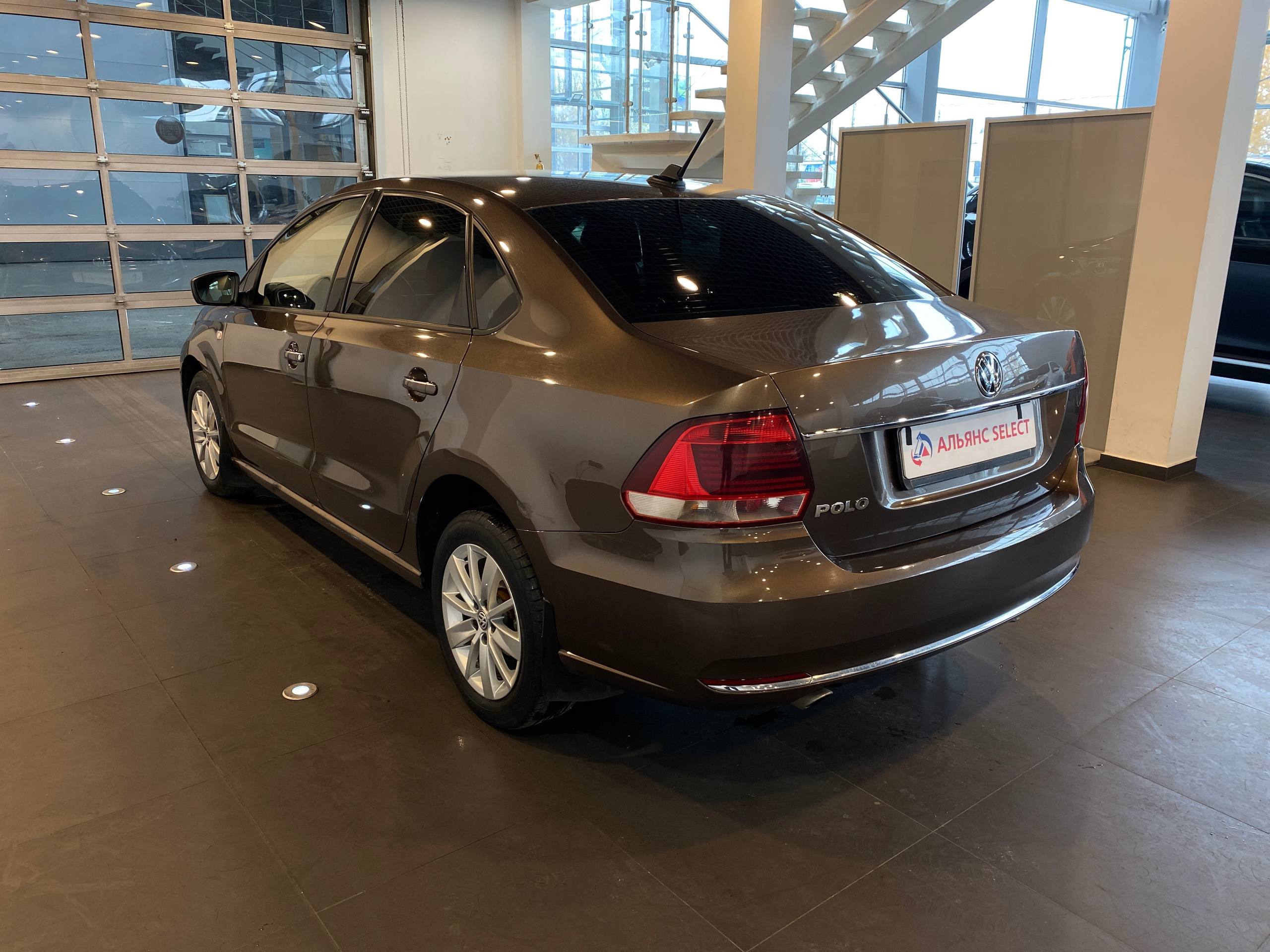 VOLKSWAGEN POLO