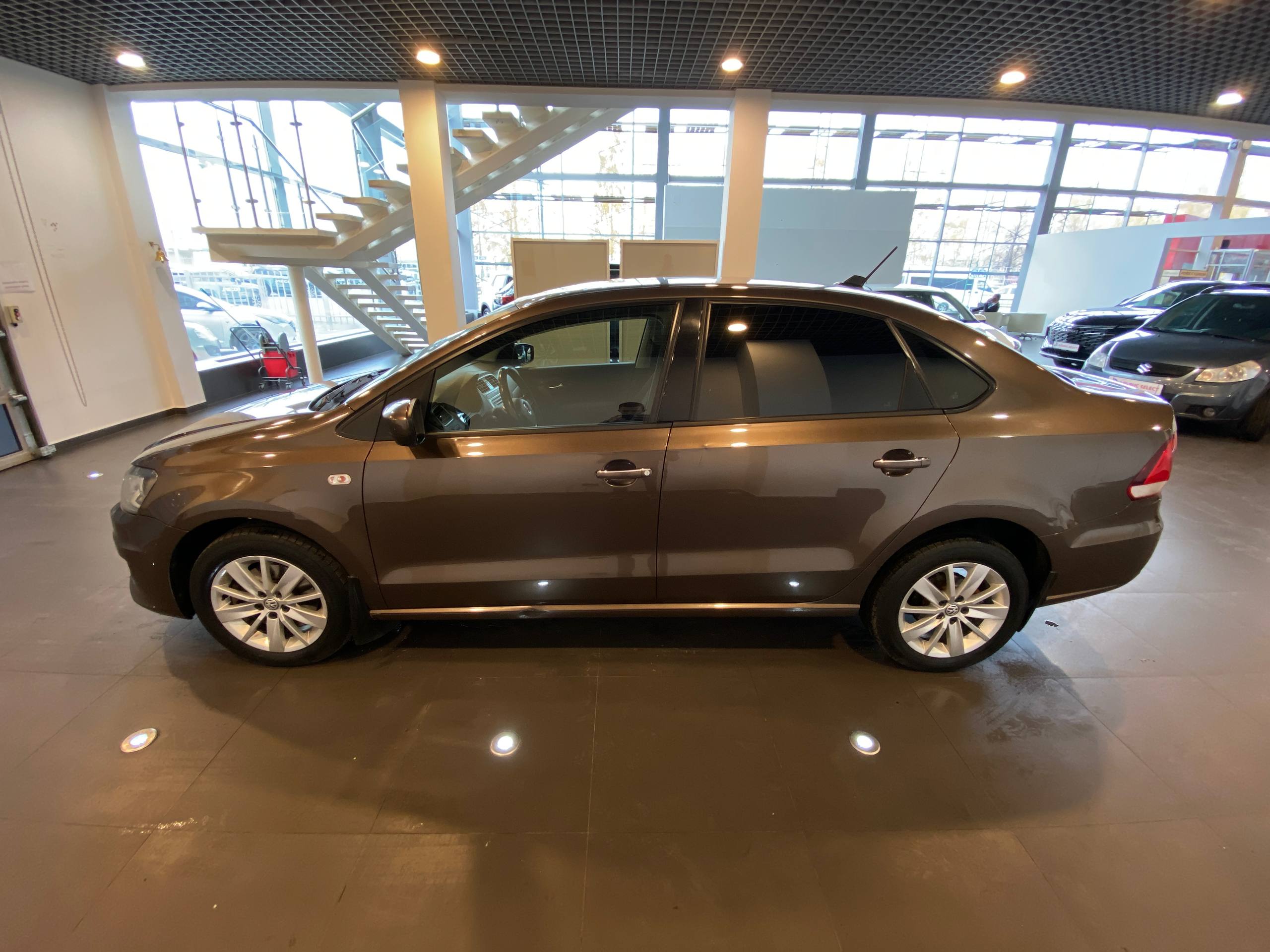 VOLKSWAGEN POLO