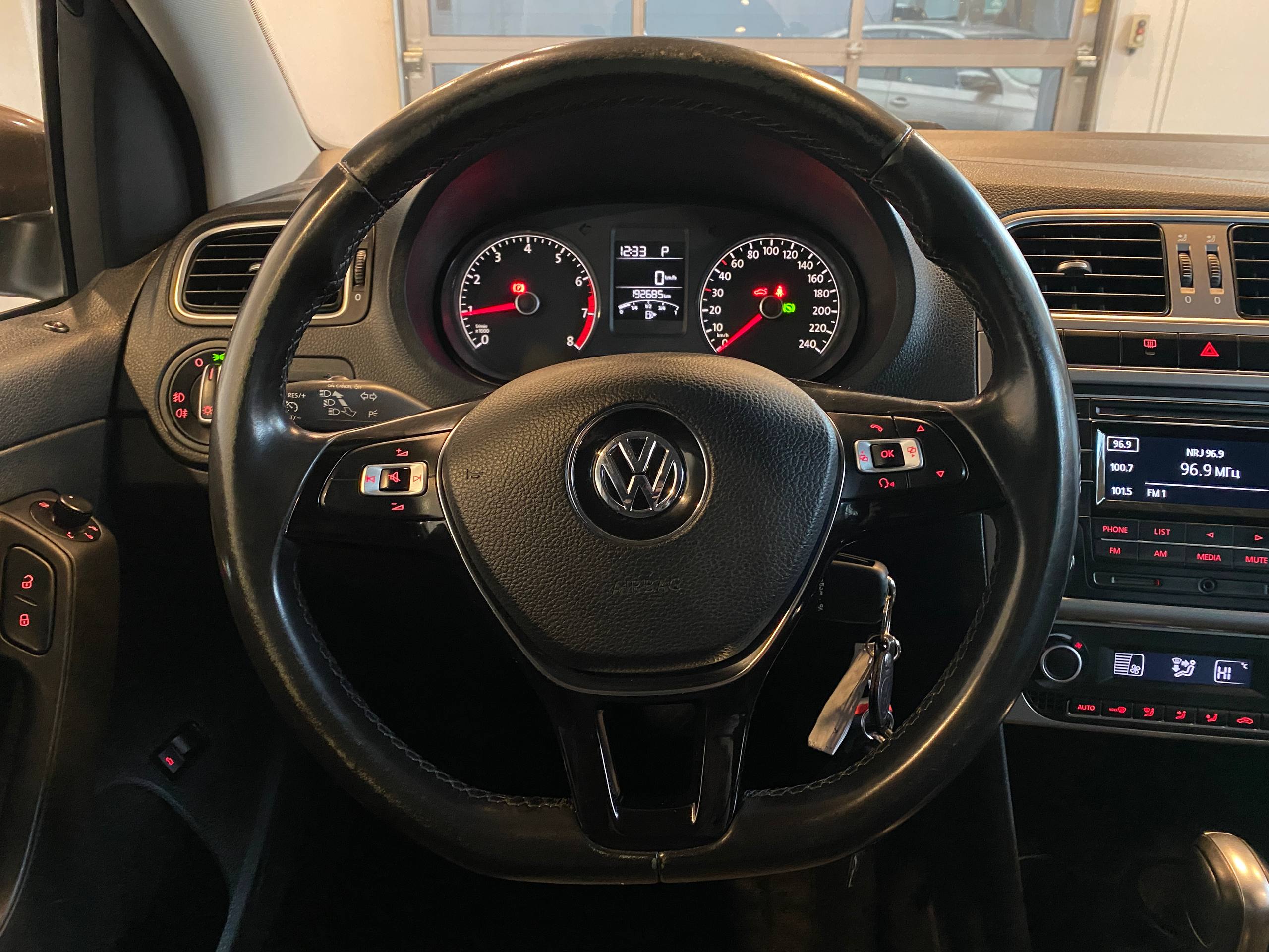 VOLKSWAGEN POLO