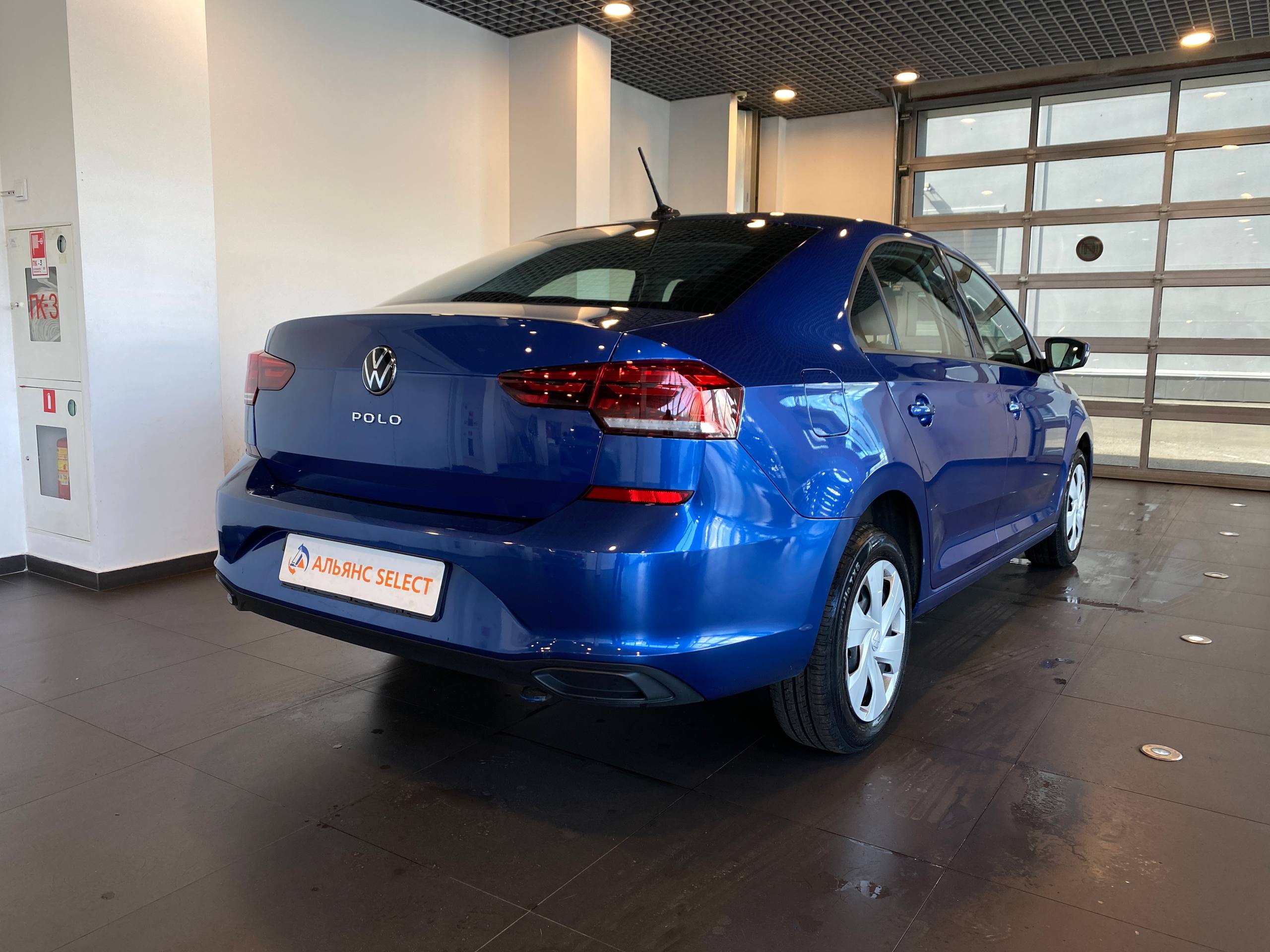 VOLKSWAGEN POLO