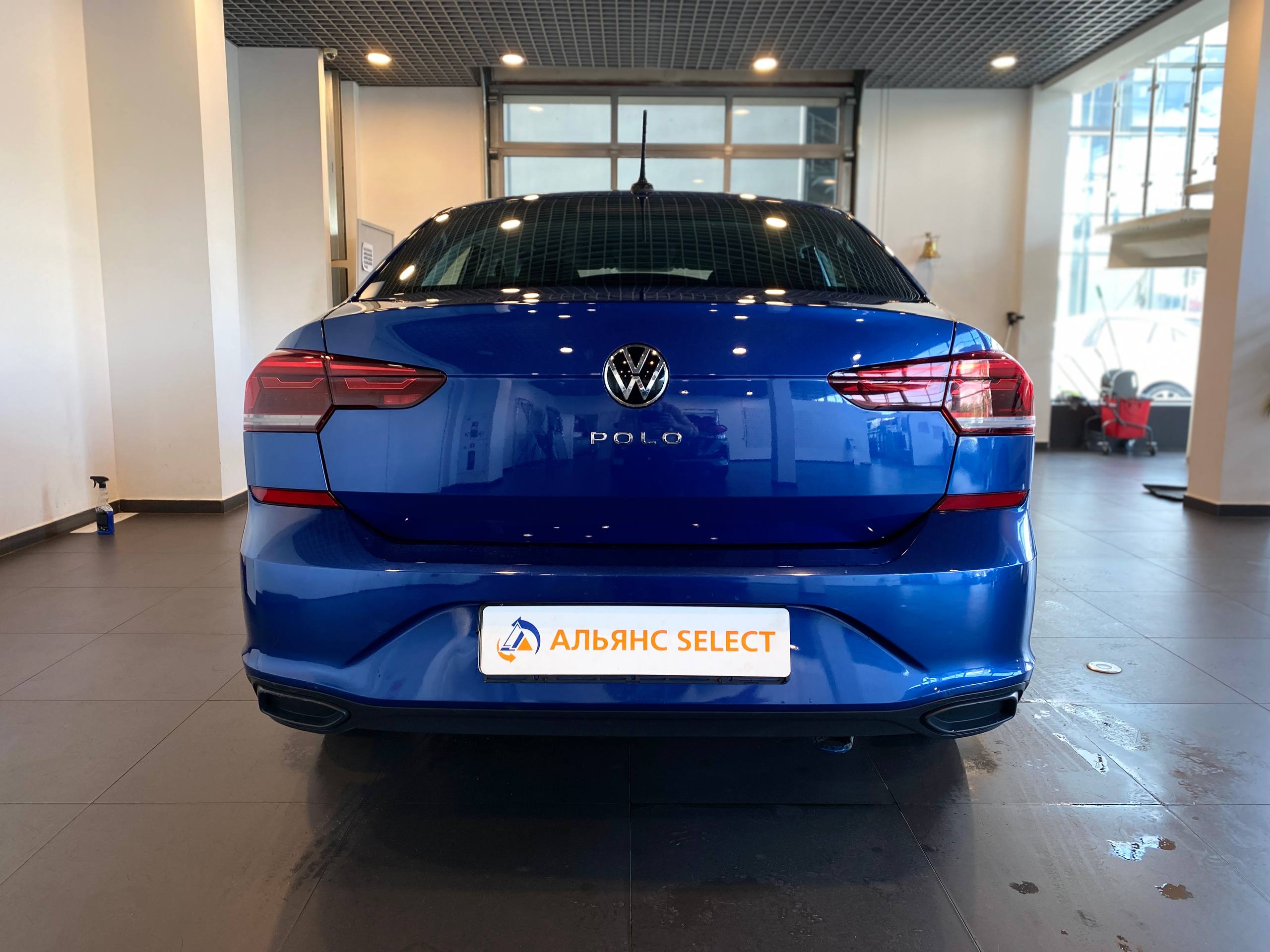 VOLKSWAGEN POLO