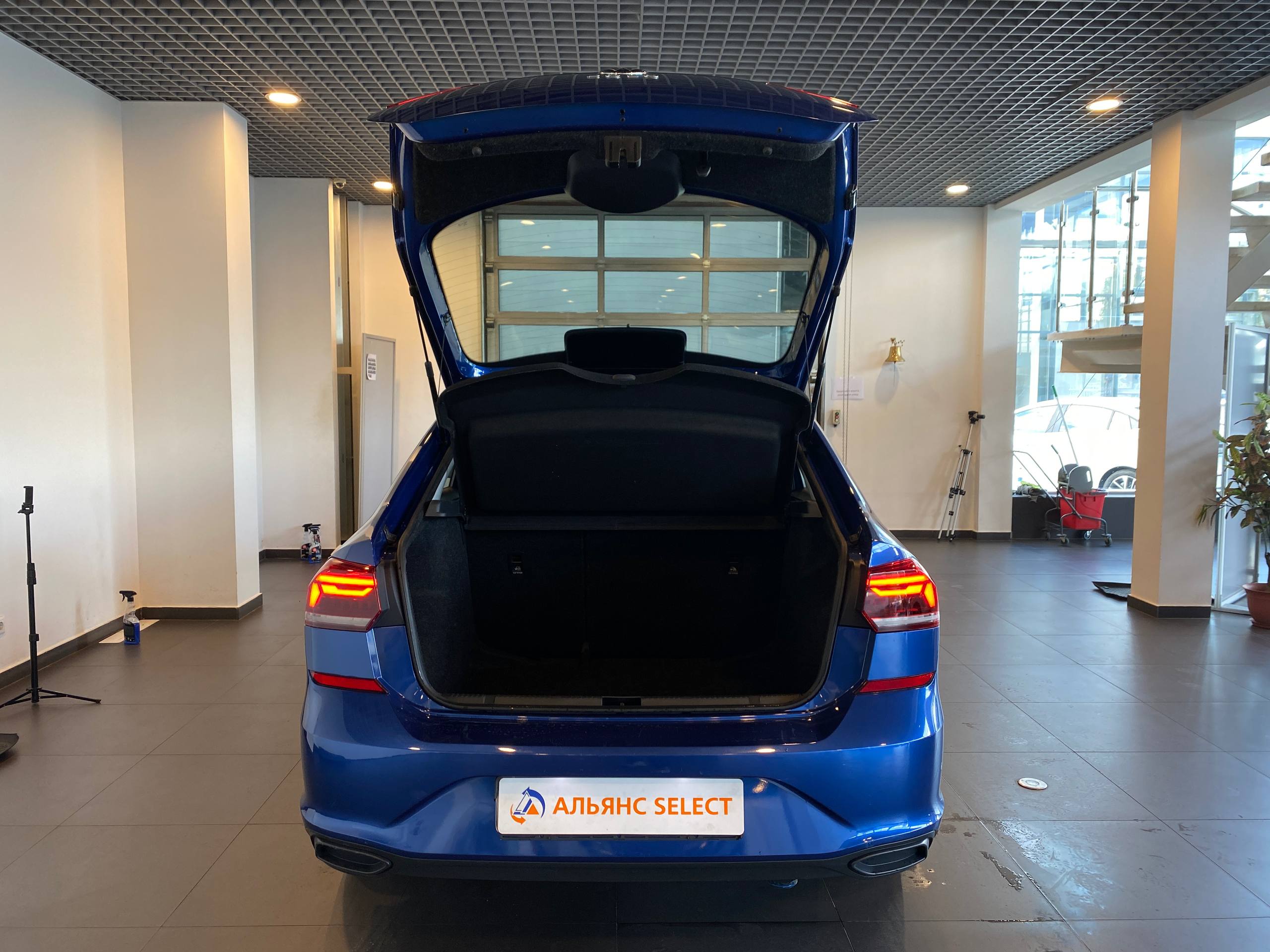 VOLKSWAGEN POLO