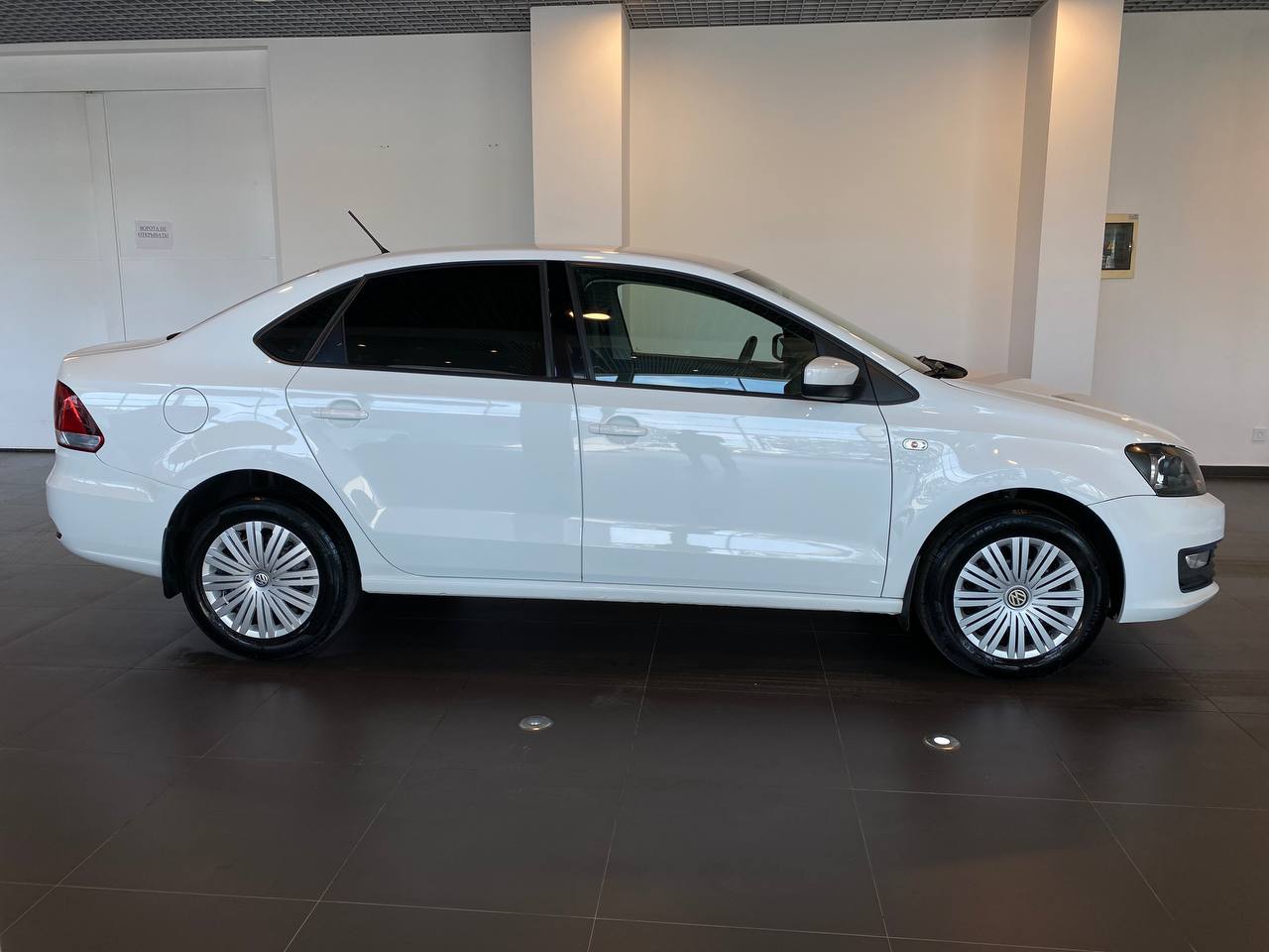 VOLKSWAGEN POLO