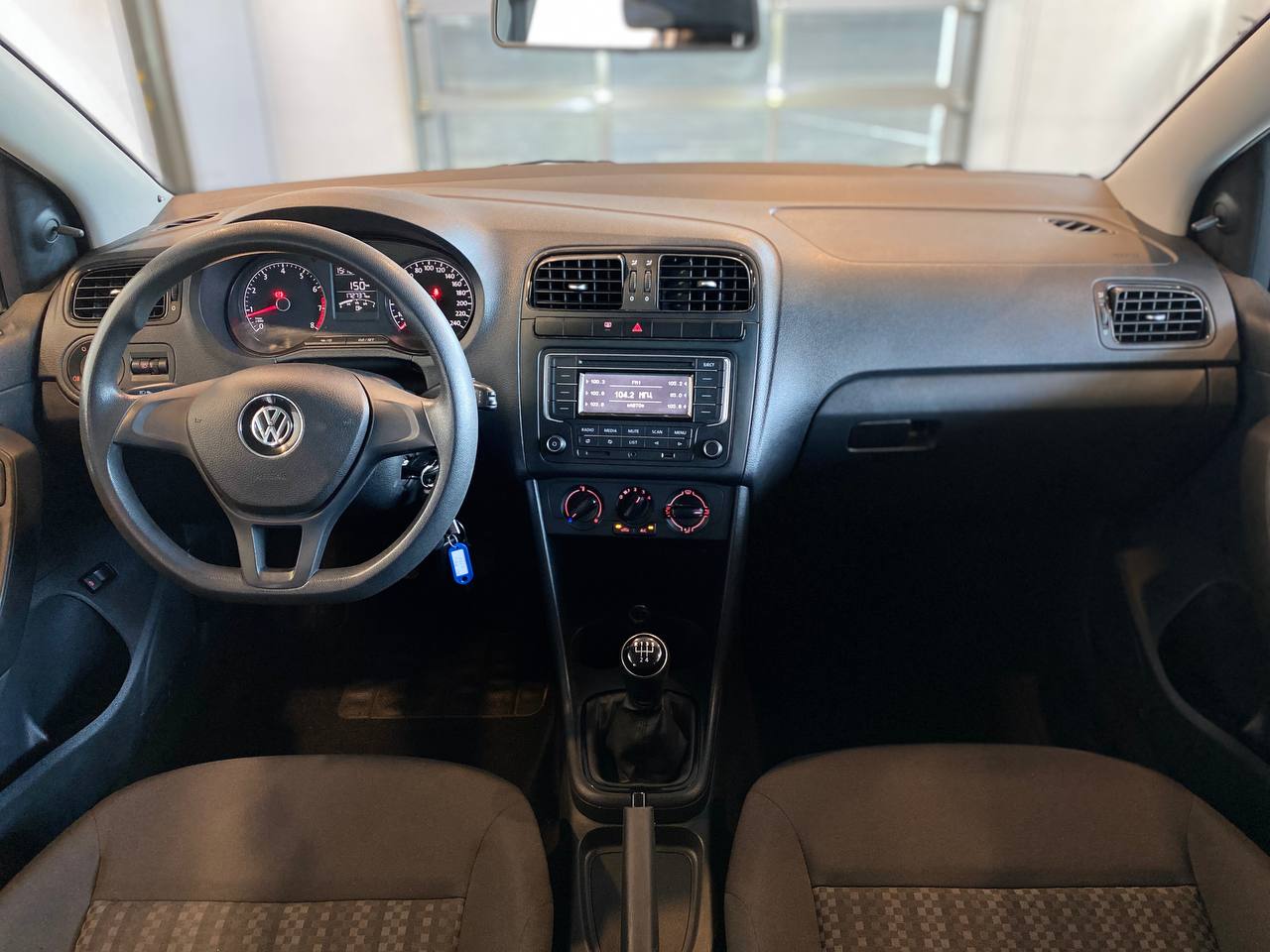 VOLKSWAGEN POLO