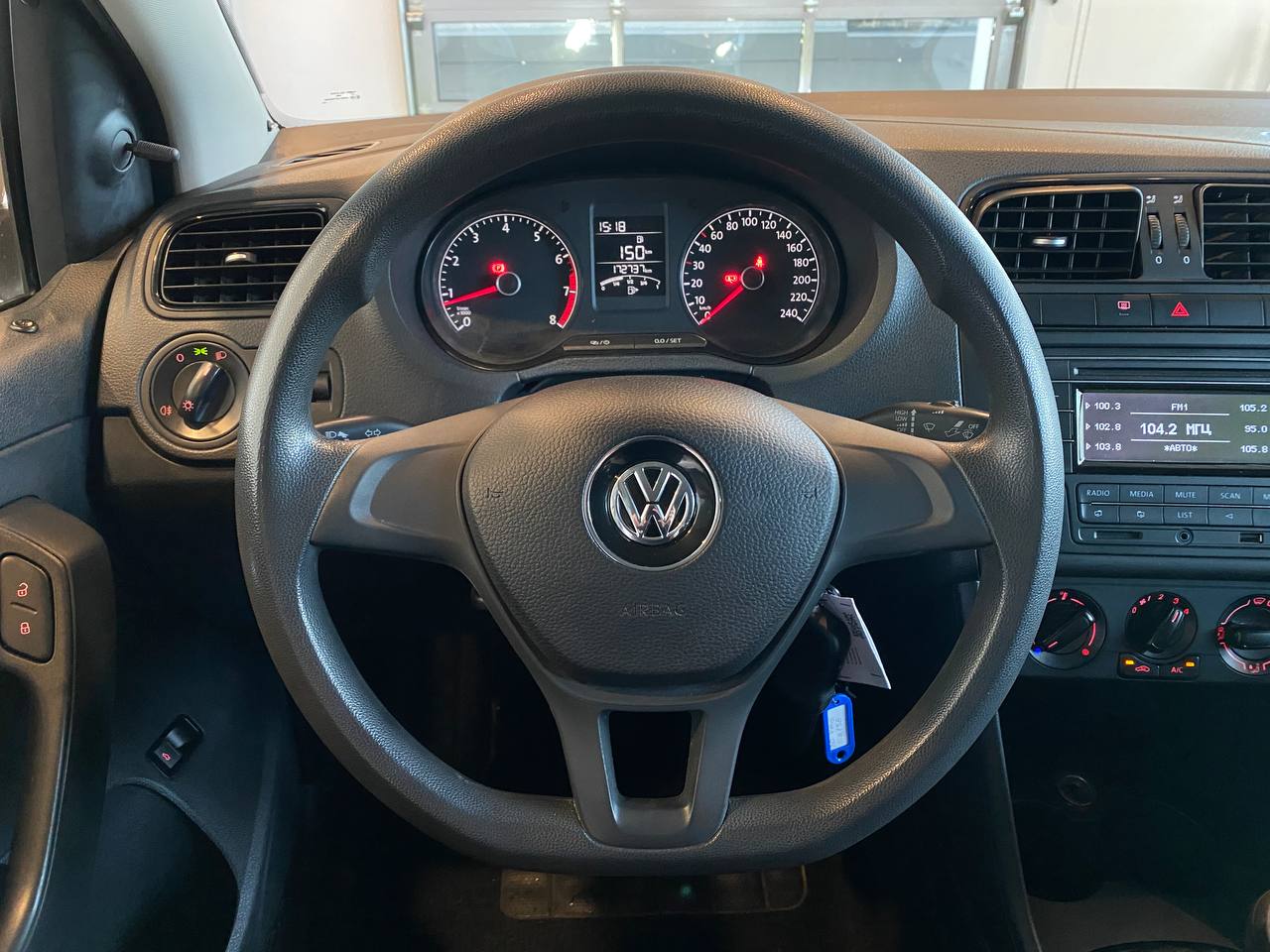 VOLKSWAGEN POLO