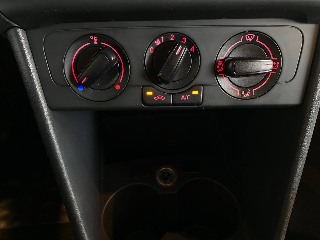 VOLKSWAGEN POLO