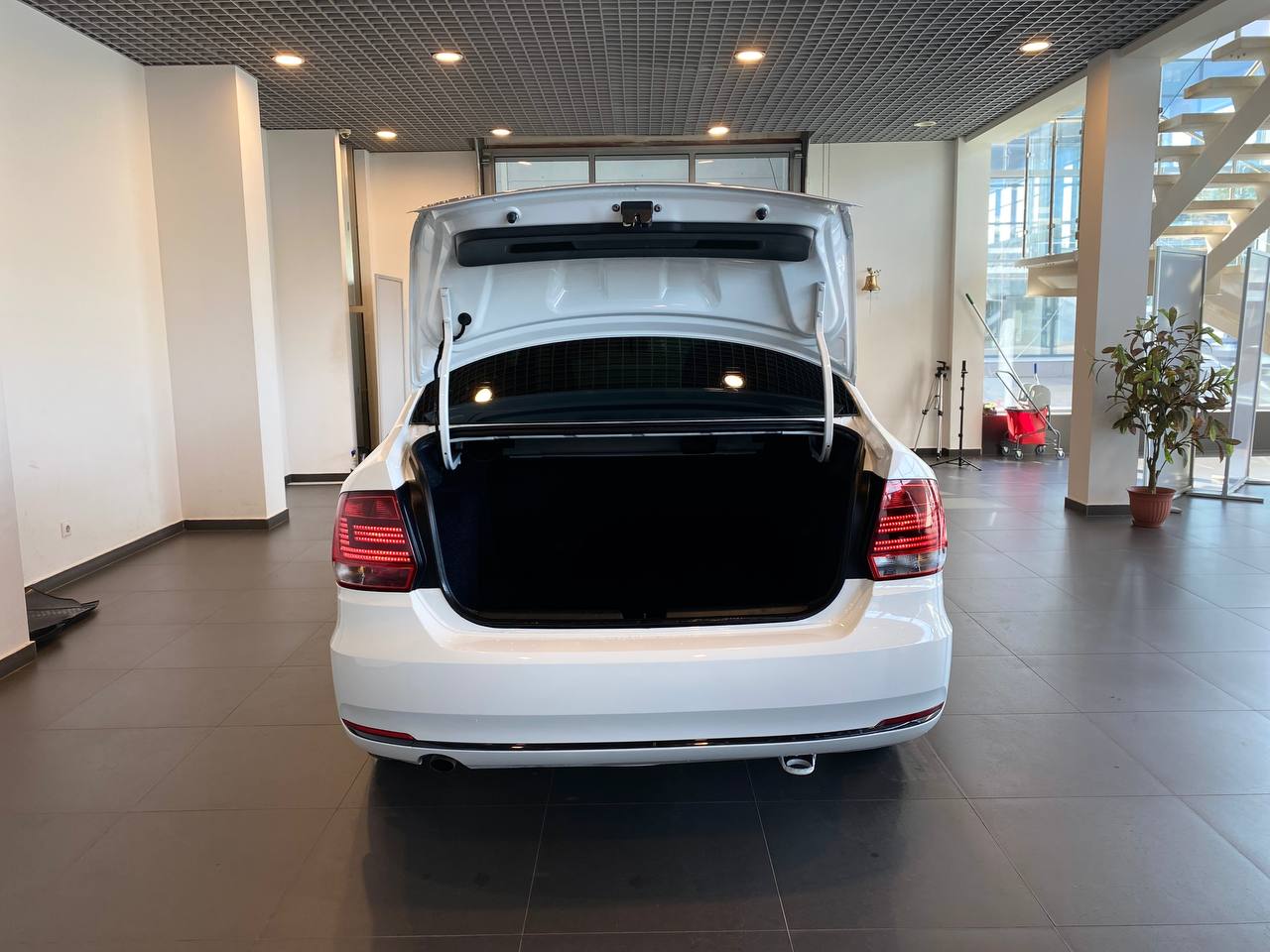VOLKSWAGEN POLO