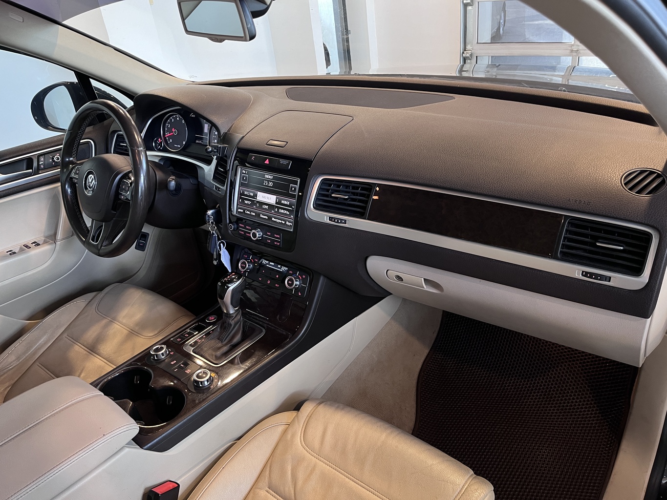 VOLKSWAGEN TOUAREG