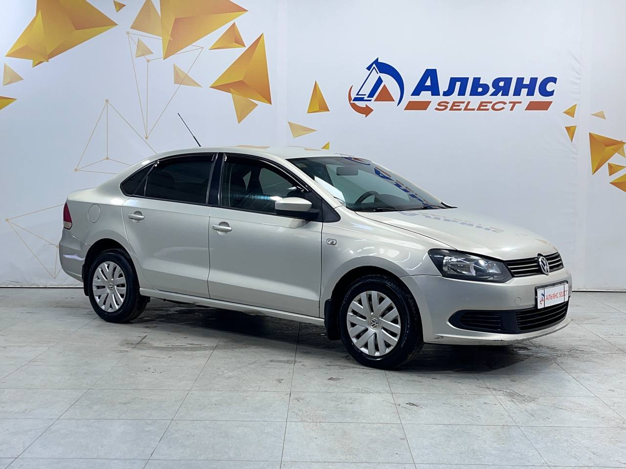 VOLKSWAGEN POLO