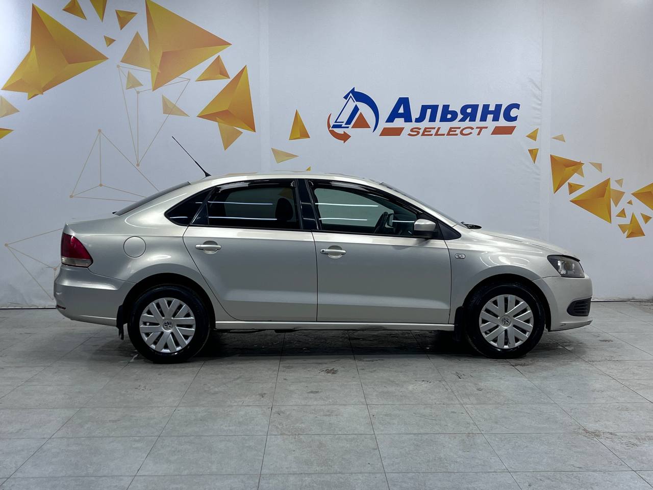 VOLKSWAGEN POLO