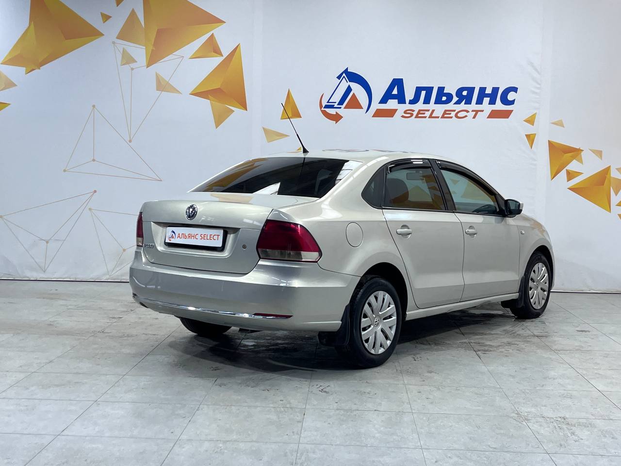 VOLKSWAGEN POLO