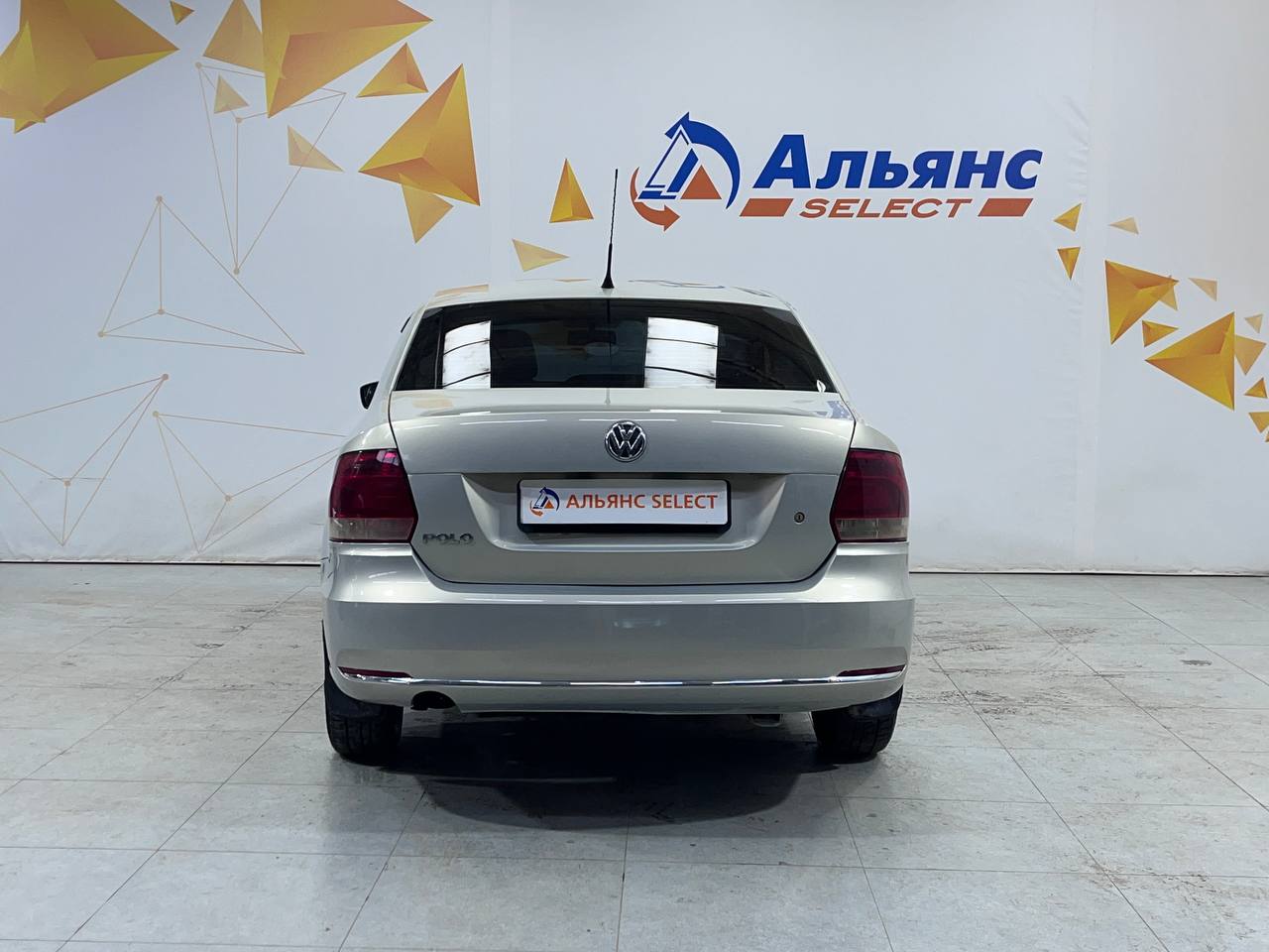 VOLKSWAGEN POLO