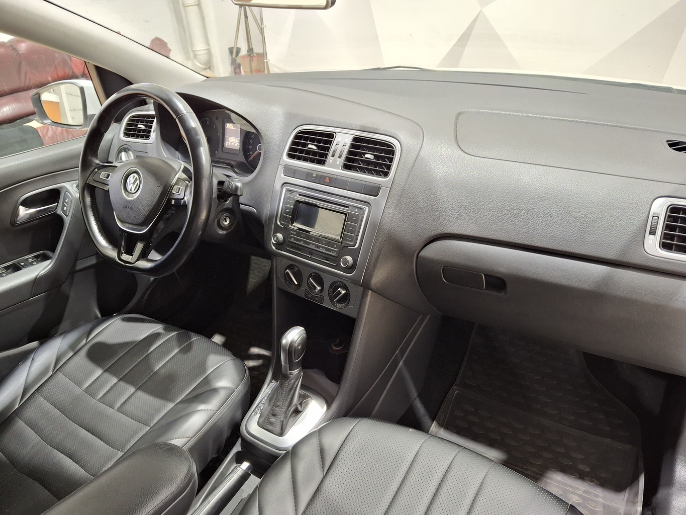 VOLKSWAGEN POLO