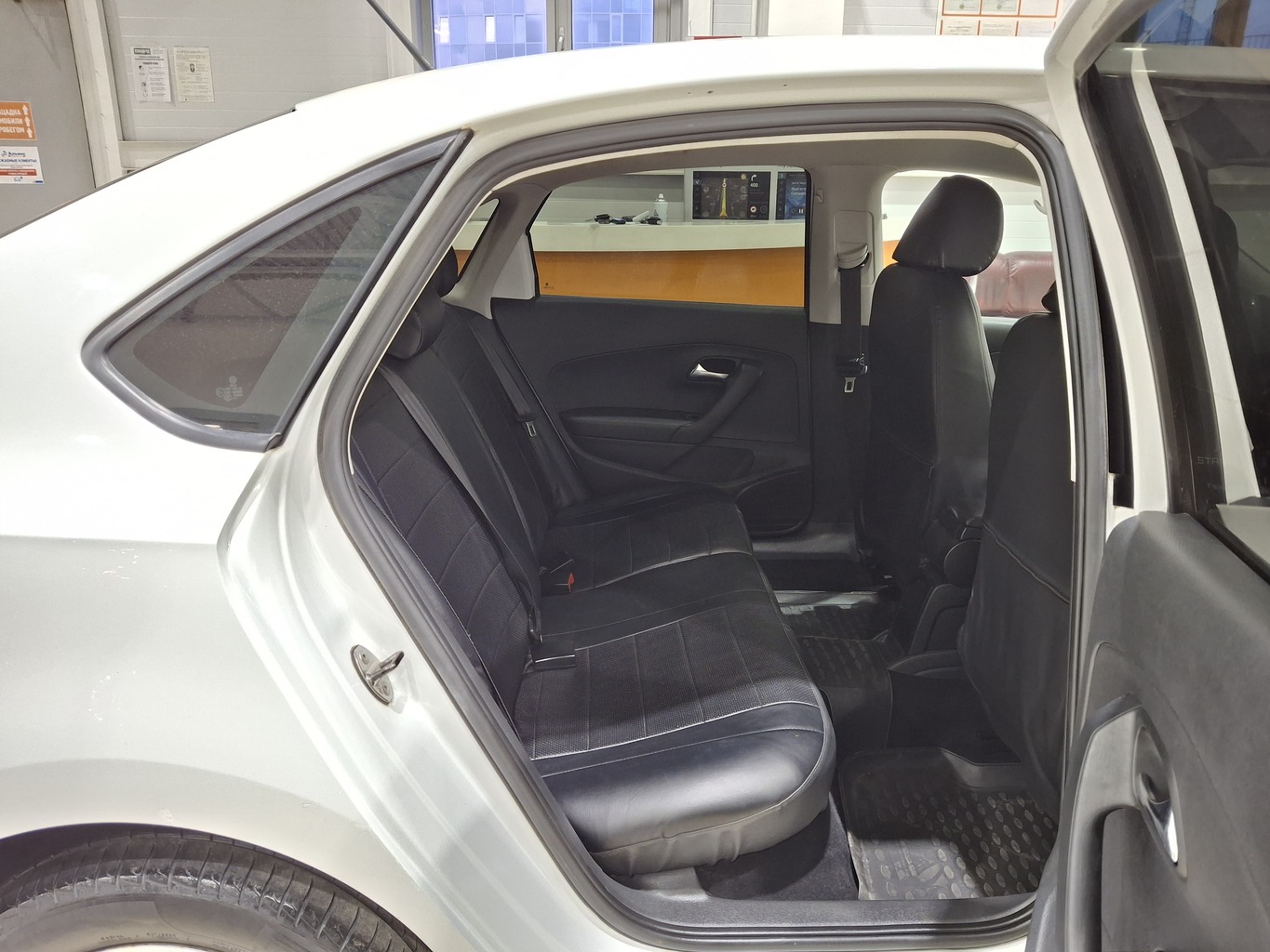 VOLKSWAGEN POLO