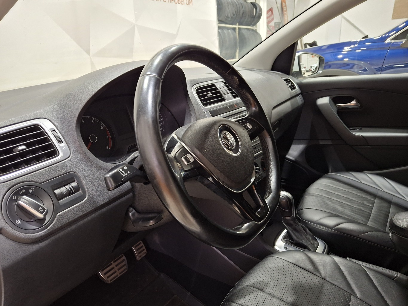VOLKSWAGEN POLO