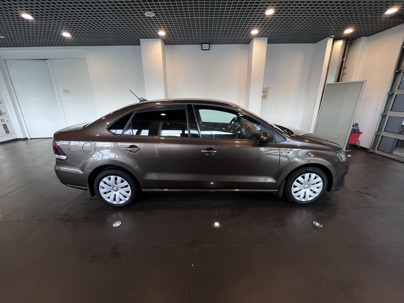 VOLKSWAGEN POLO