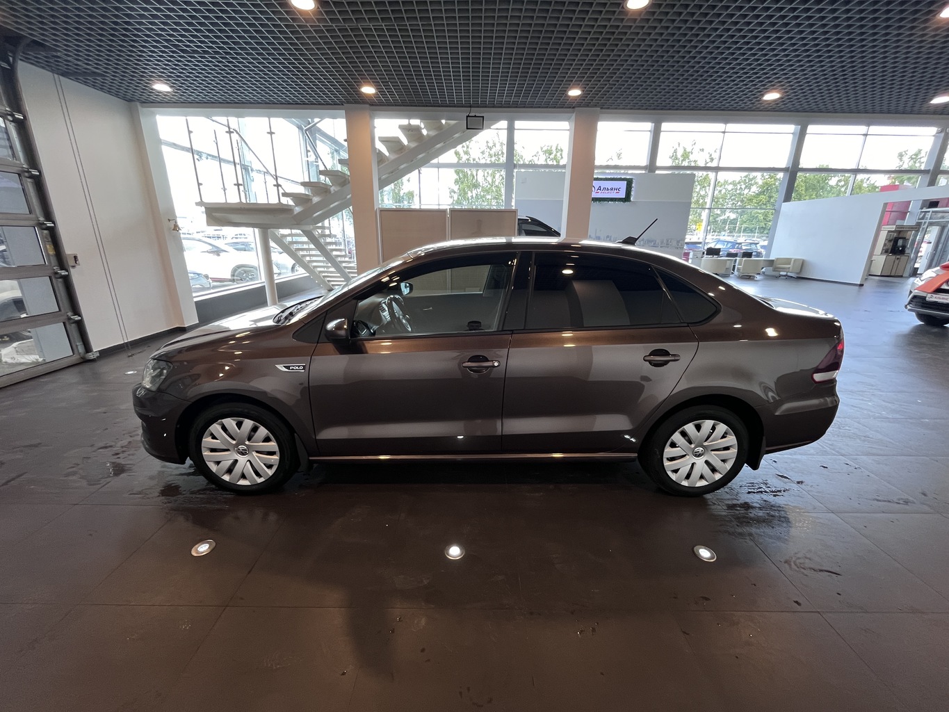 VOLKSWAGEN POLO