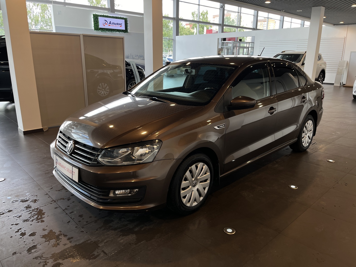 VOLKSWAGEN POLO
