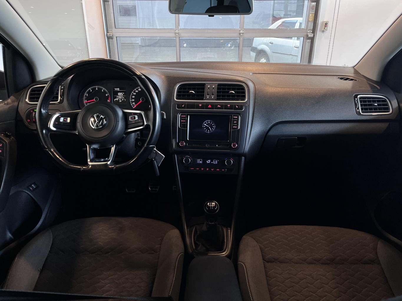 VOLKSWAGEN POLO