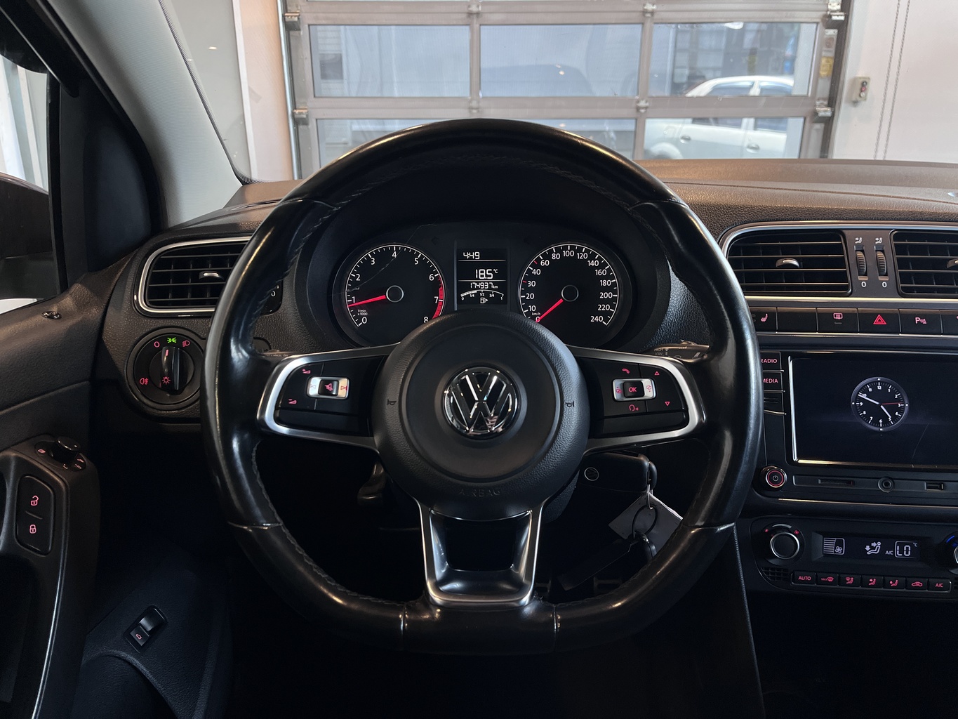 VOLKSWAGEN POLO