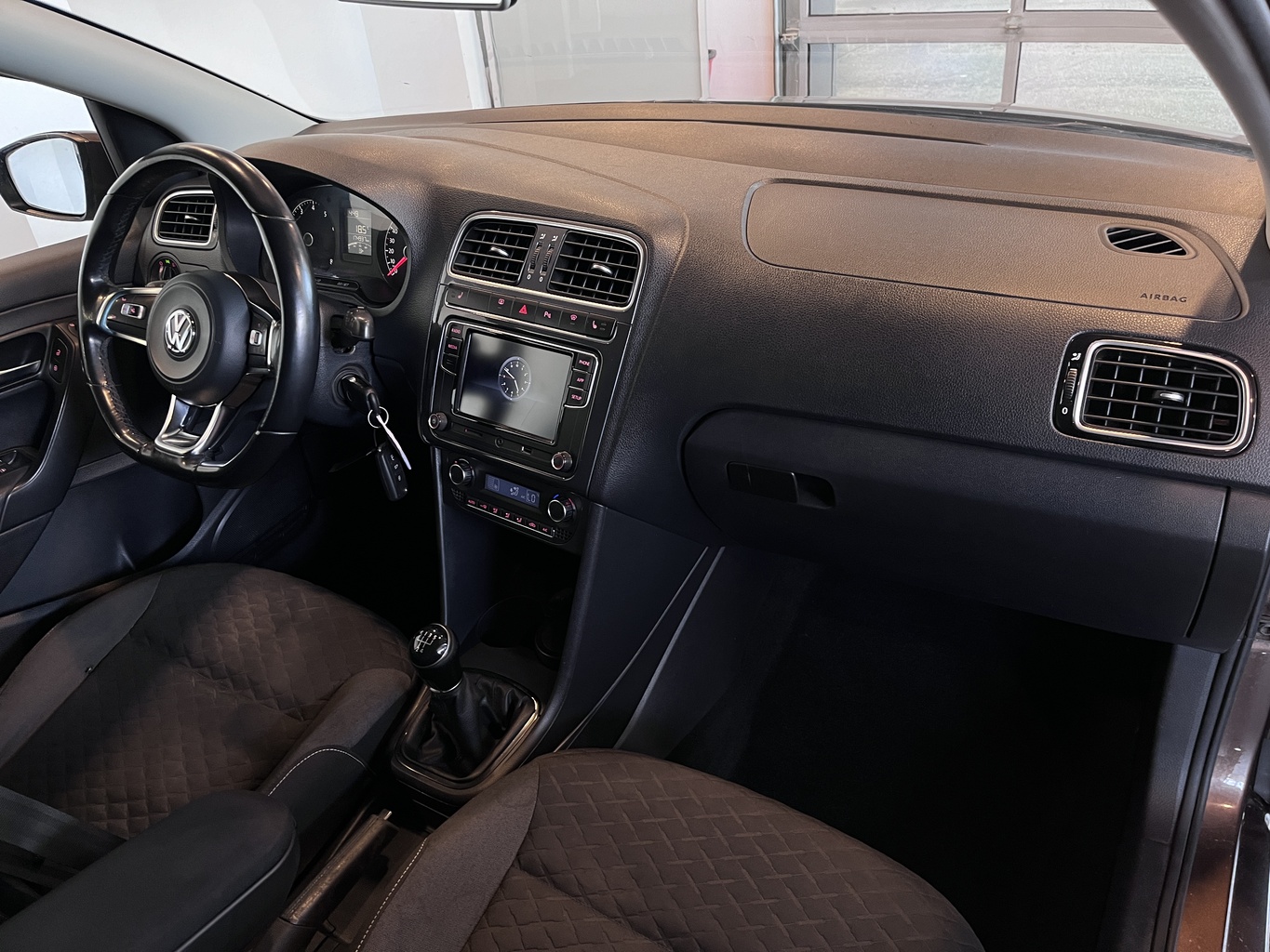 VOLKSWAGEN POLO