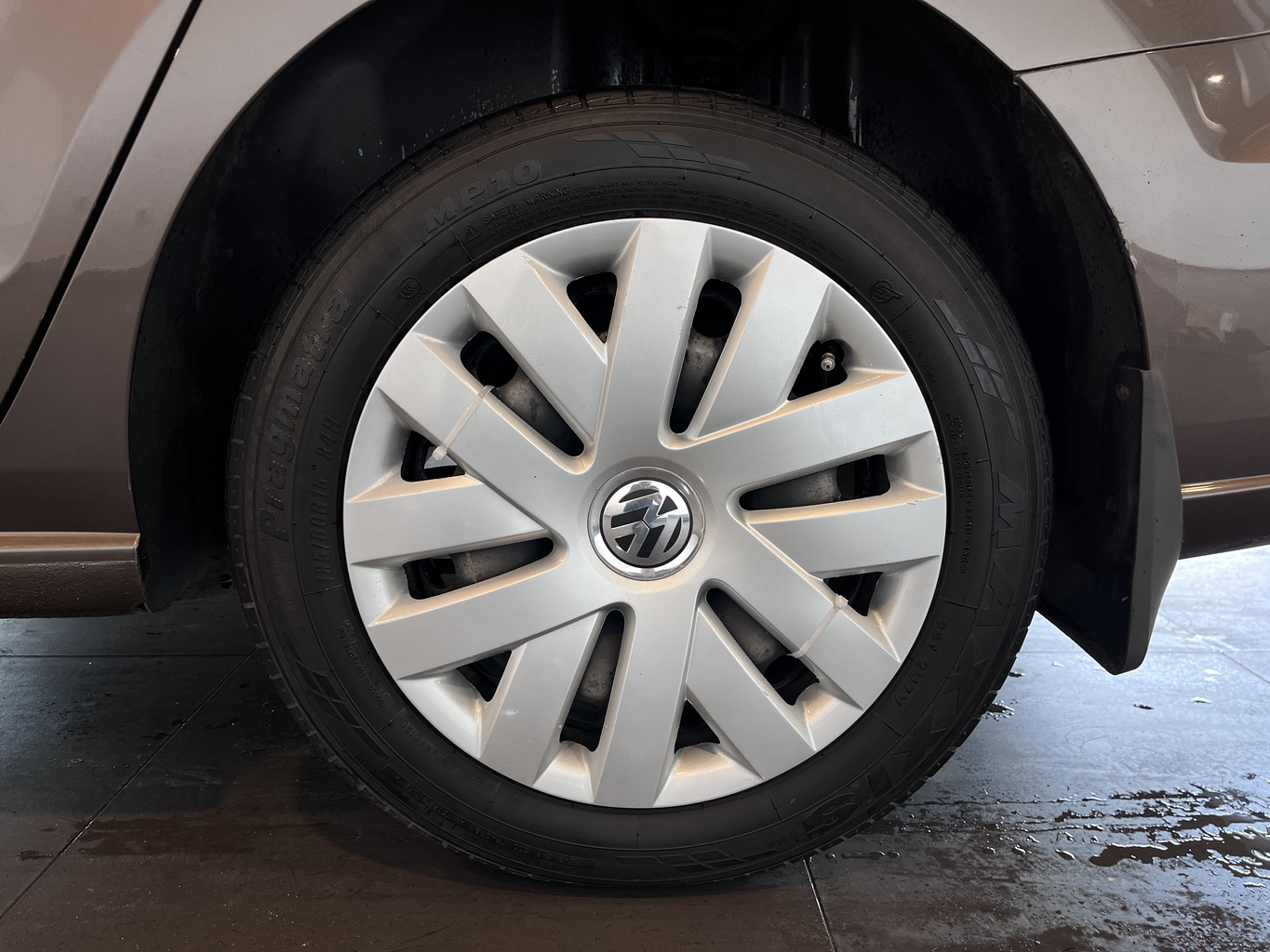 VOLKSWAGEN POLO