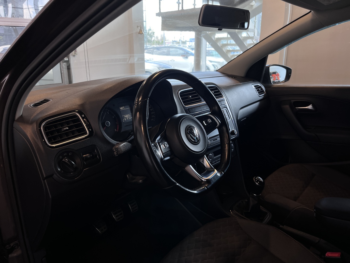 VOLKSWAGEN POLO