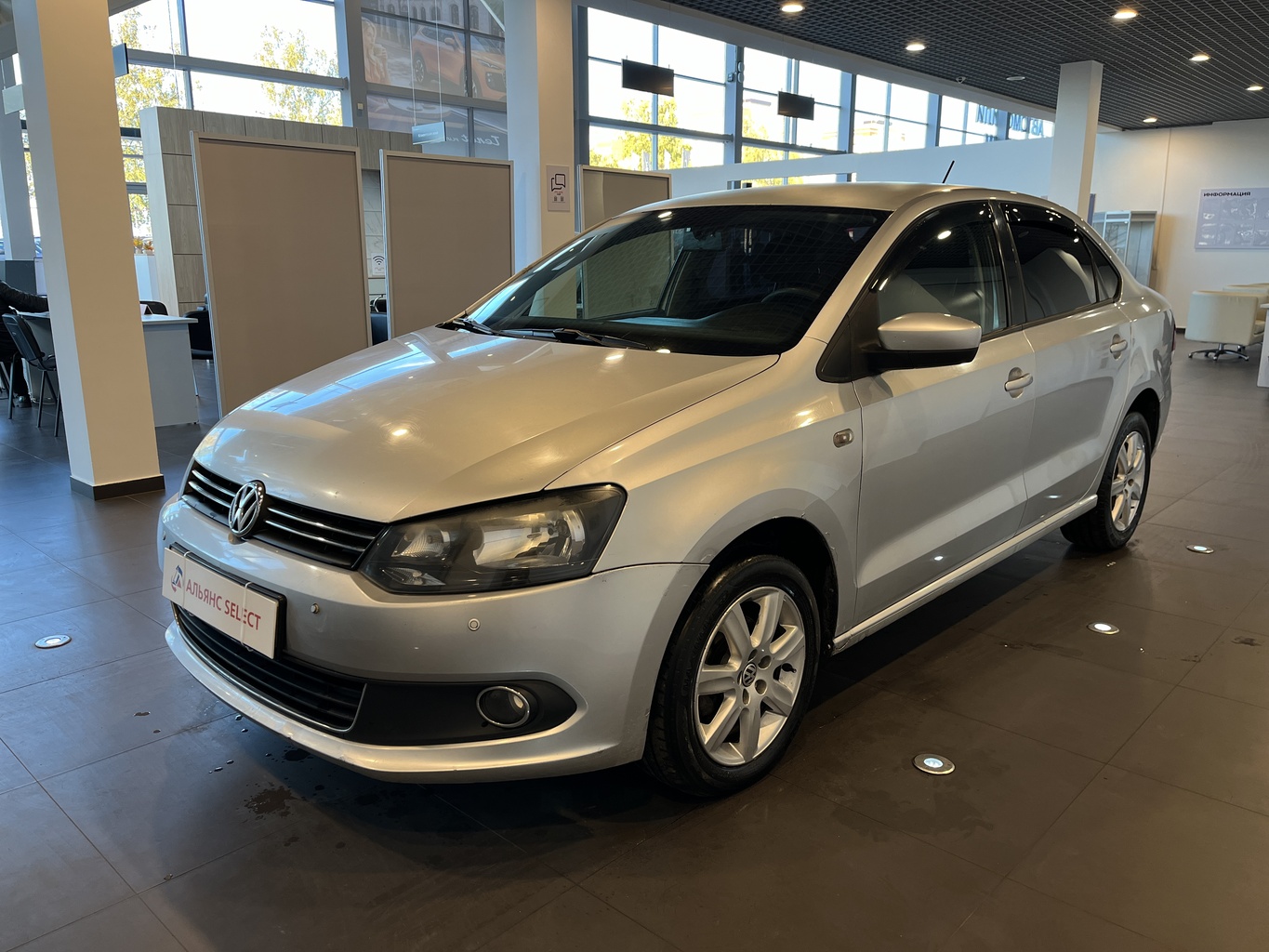 VOLKSWAGEN POLO