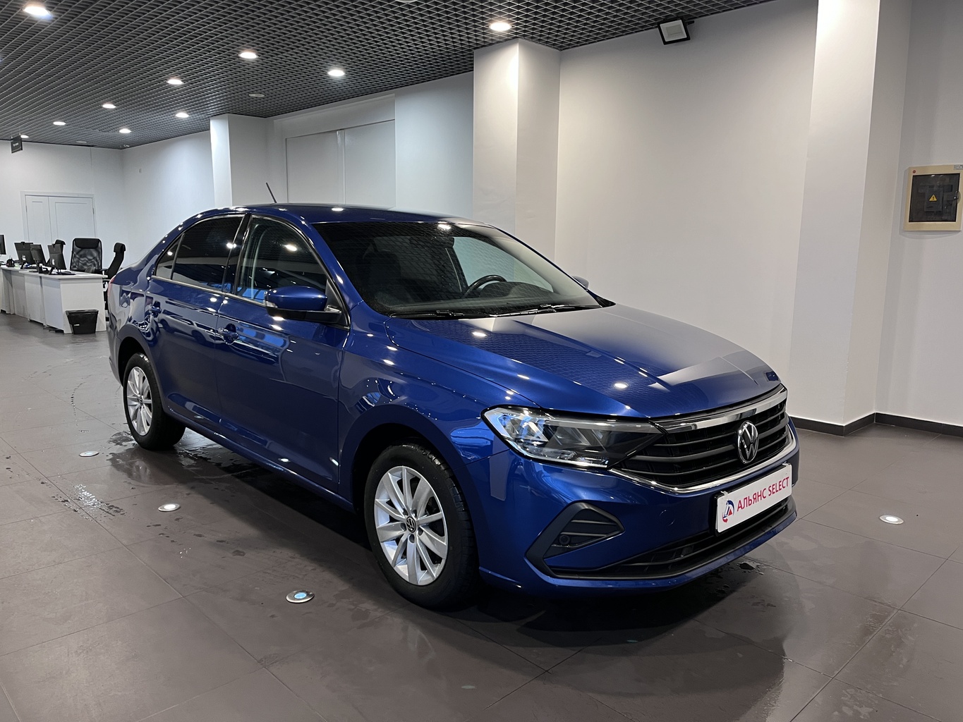 VOLKSWAGEN POLO