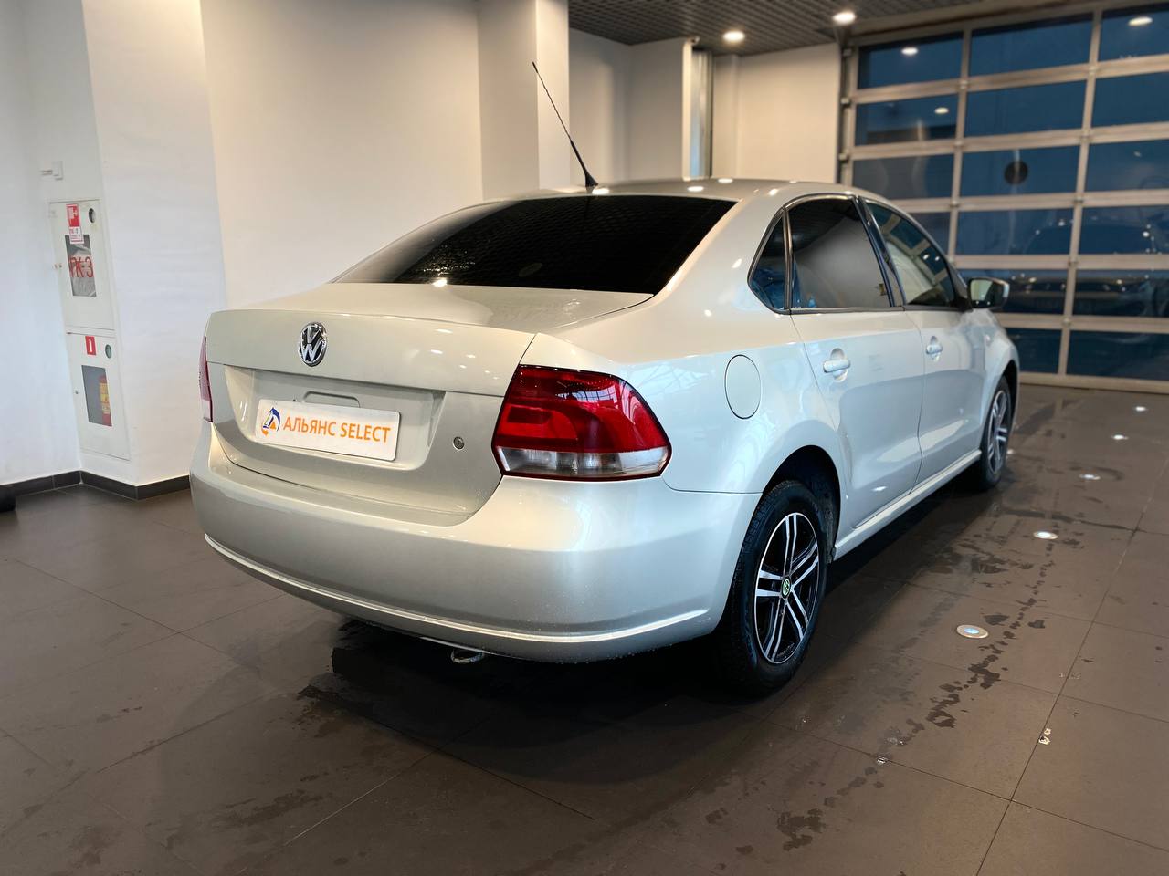 VOLKSWAGEN POLO