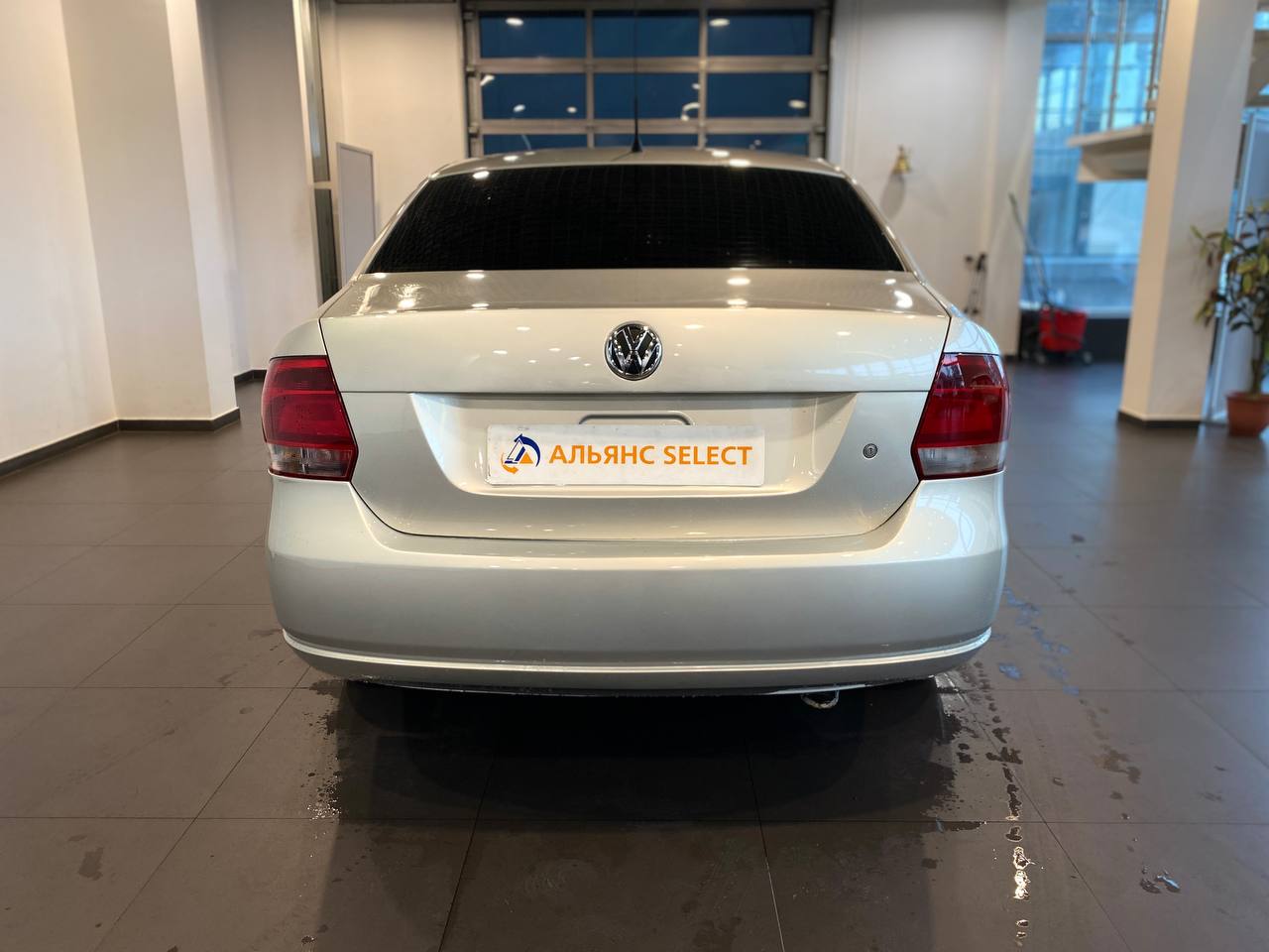 VOLKSWAGEN POLO
