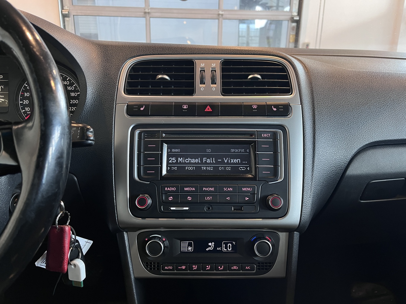 VOLKSWAGEN POLO