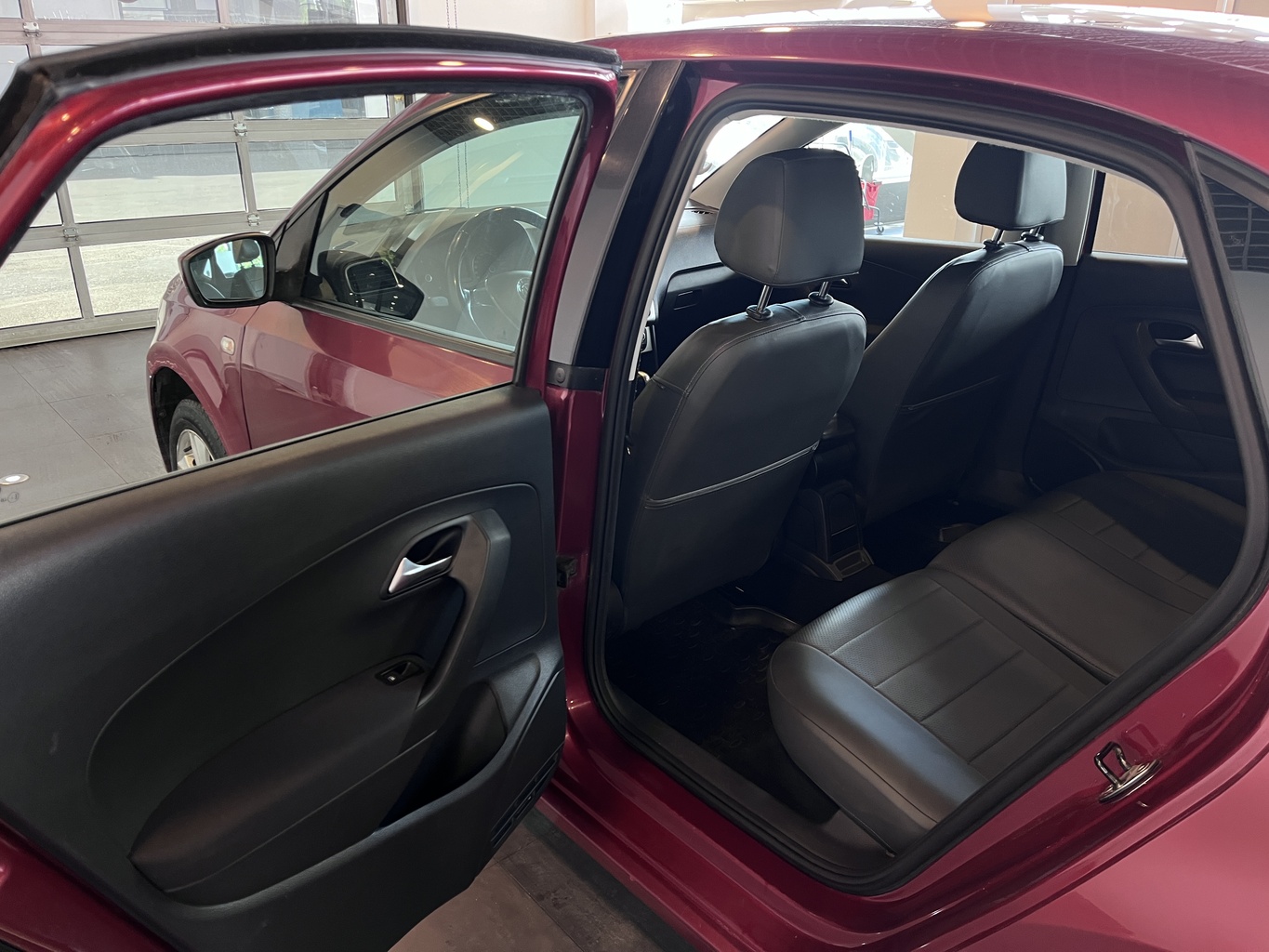 VOLKSWAGEN POLO