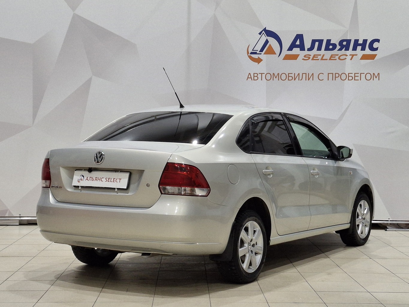 VOLKSWAGEN POLO