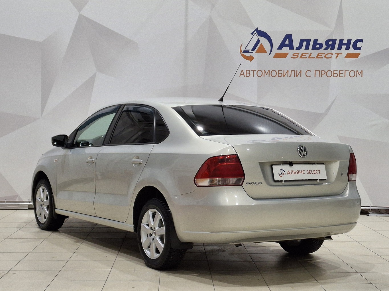 VOLKSWAGEN POLO