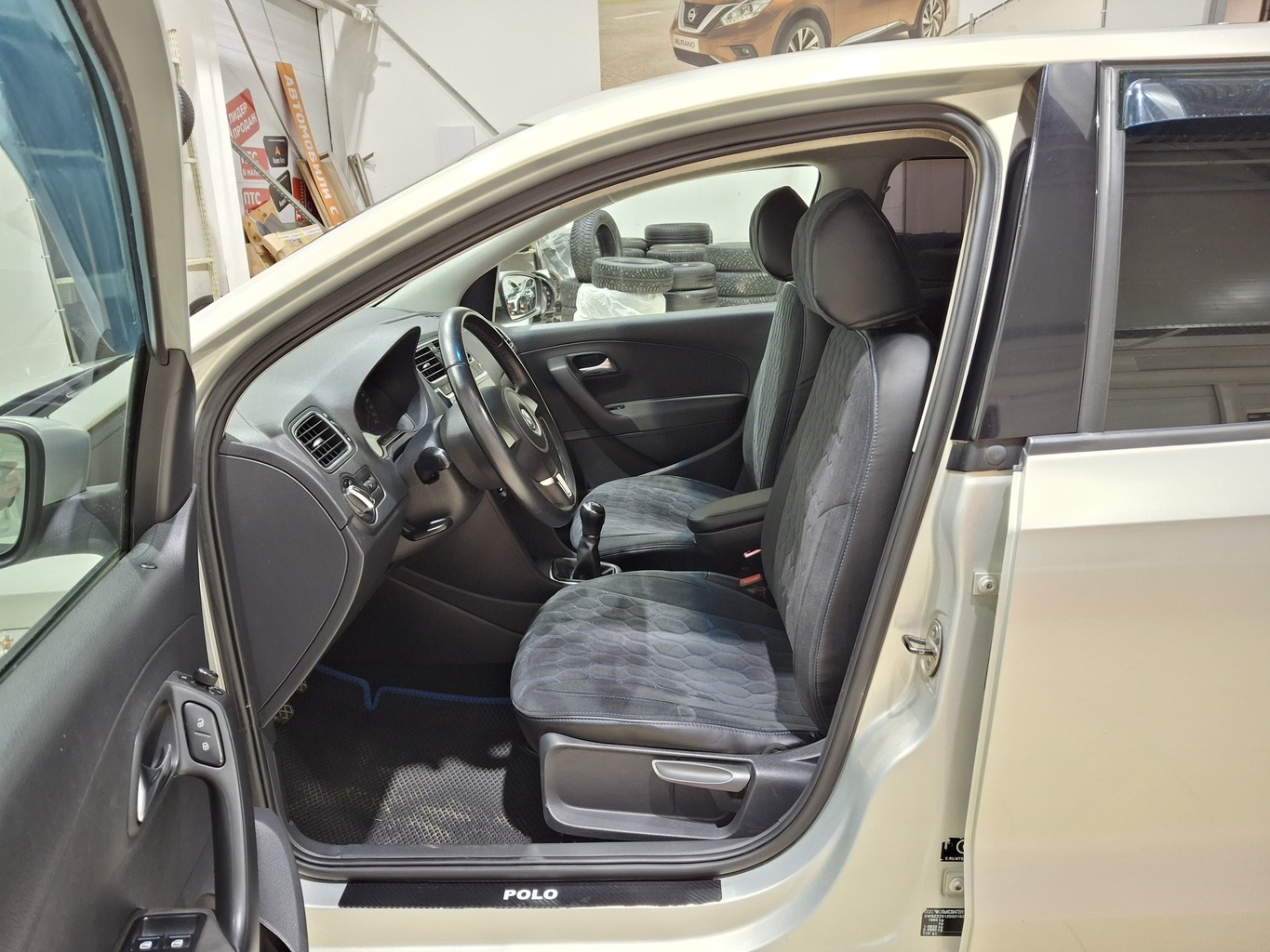 VOLKSWAGEN POLO