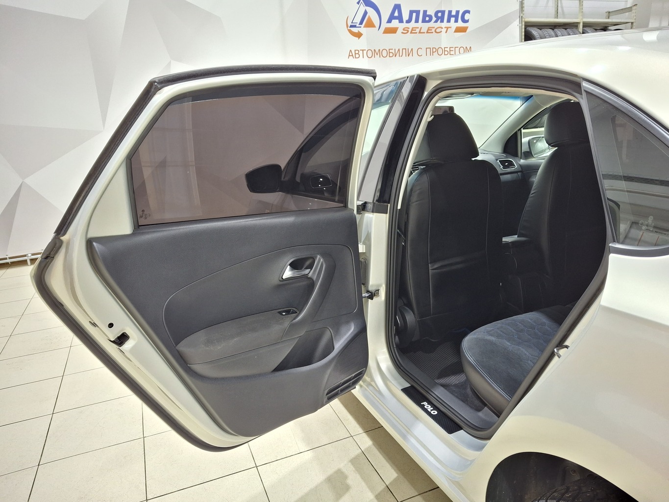 VOLKSWAGEN POLO