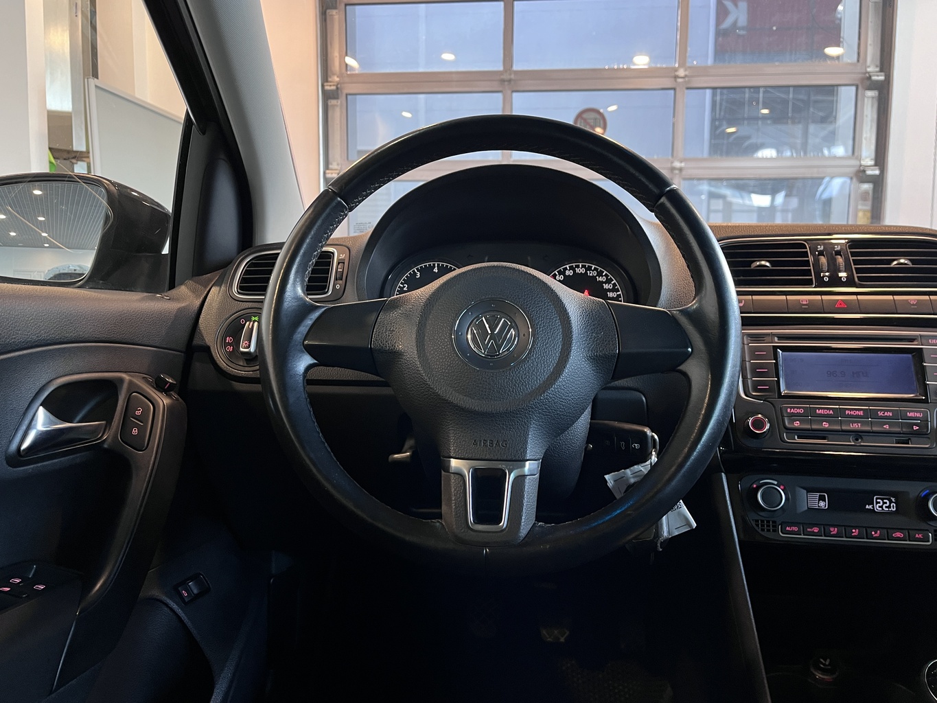 VOLKSWAGEN POLO
