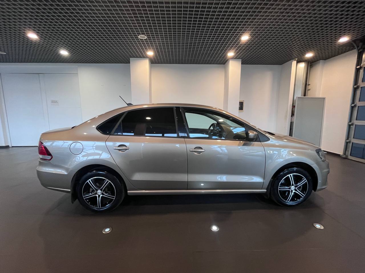 VOLKSWAGEN POLO (ХЭТЧБЕК)