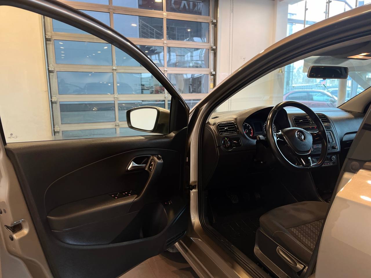 VOLKSWAGEN POLO (ХЭТЧБЕК)