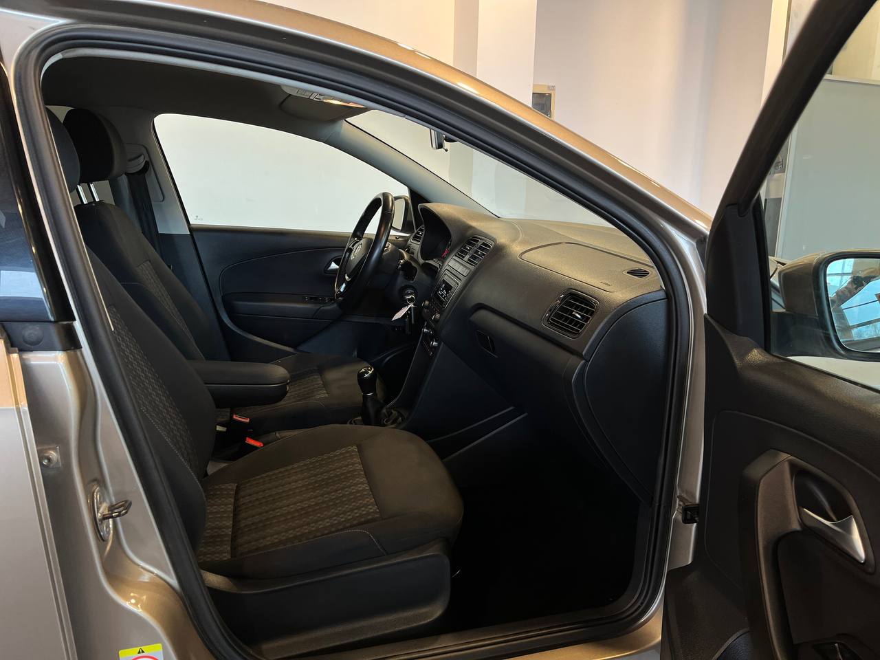 VOLKSWAGEN POLO (ХЭТЧБЕК)