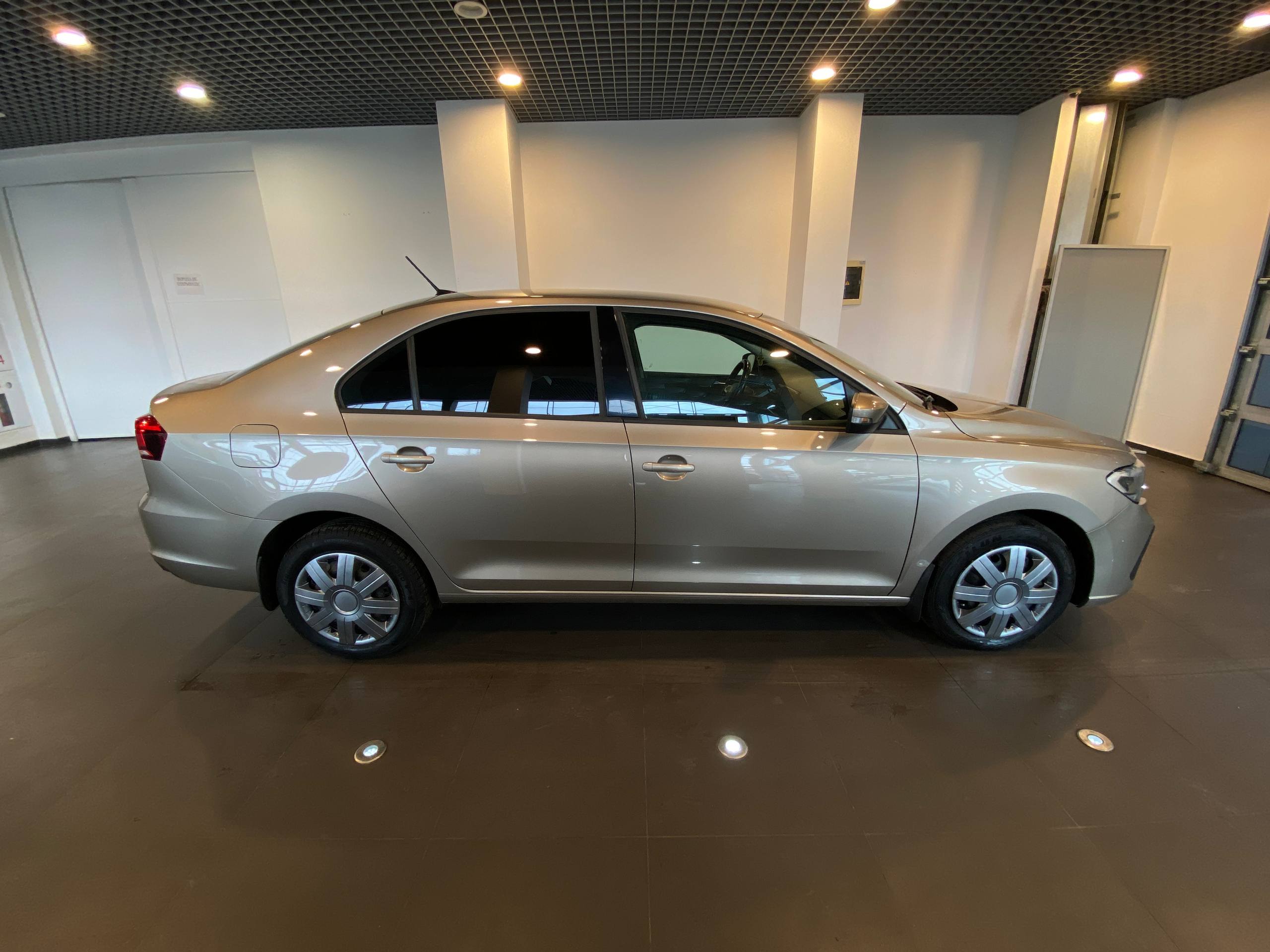 VOLKSWAGEN POLO