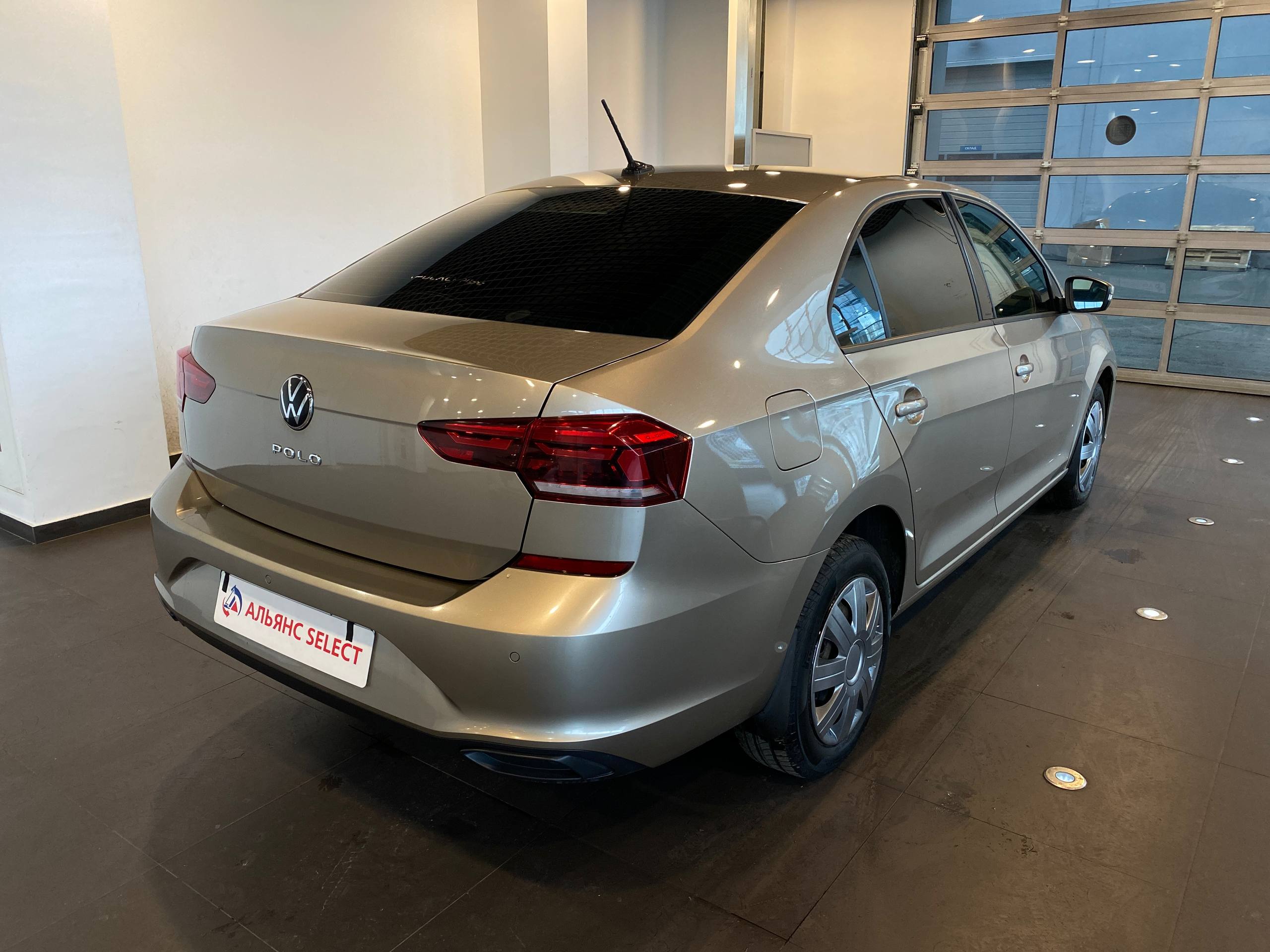 VOLKSWAGEN POLO