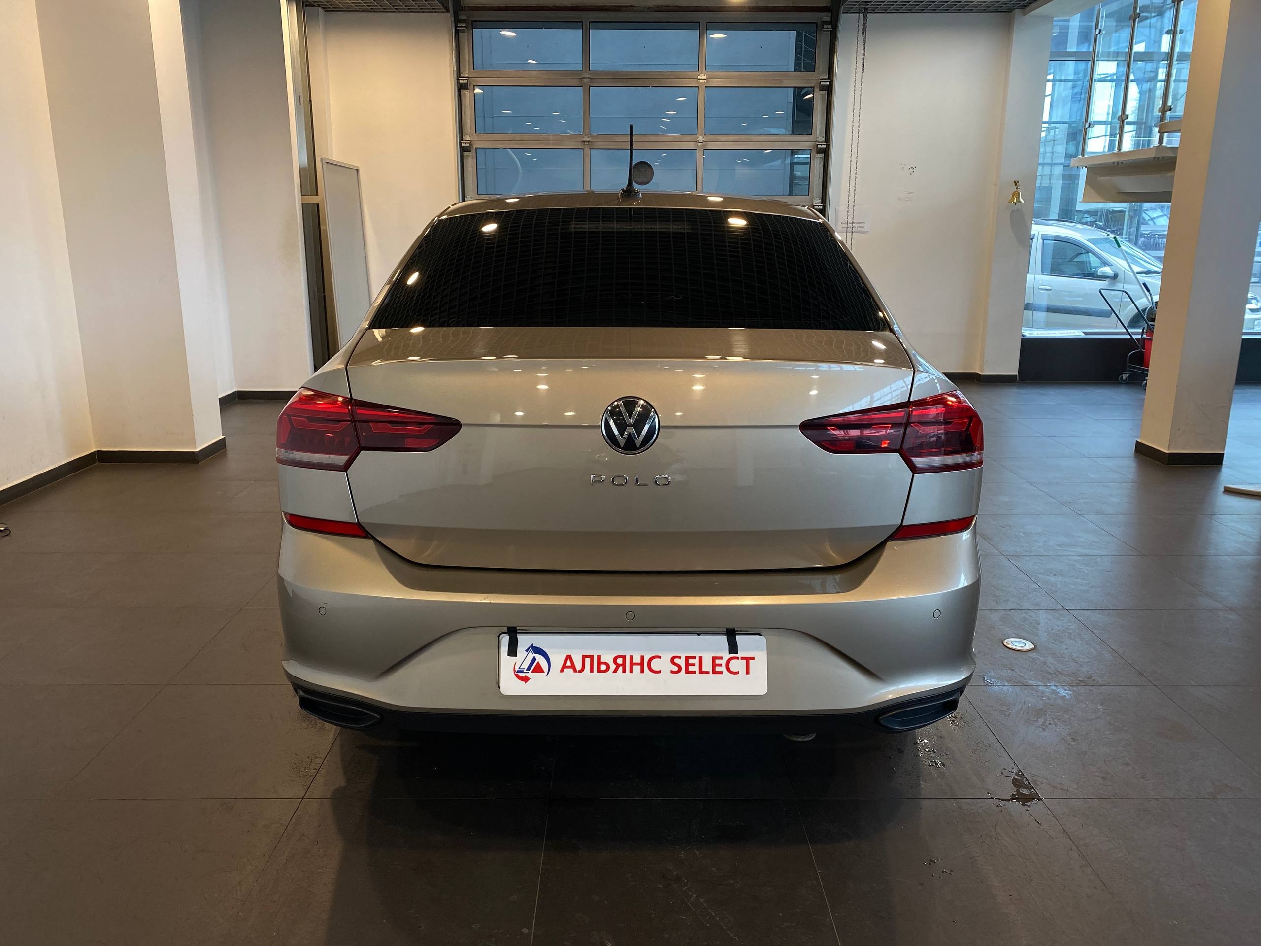 VOLKSWAGEN POLO