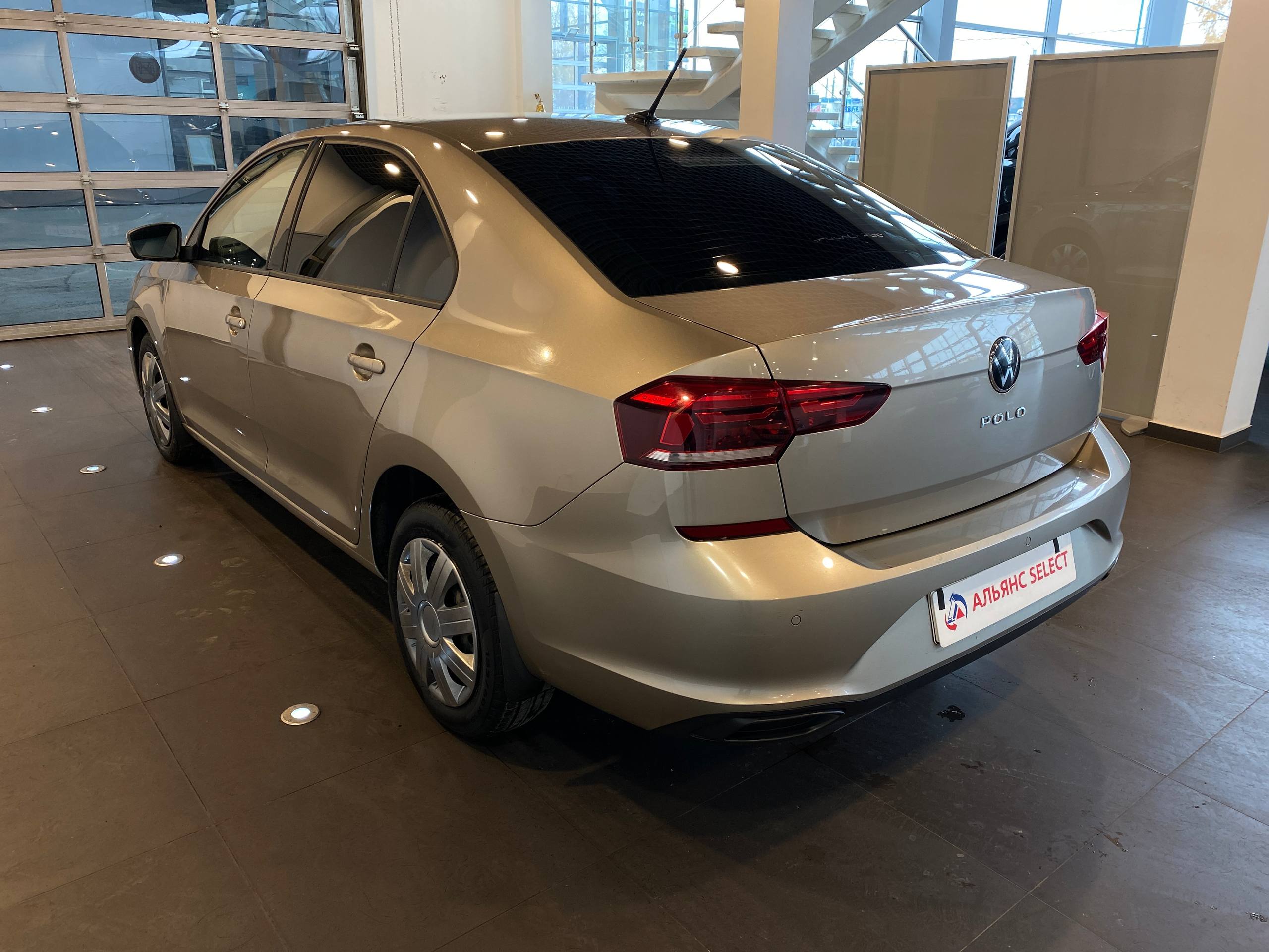 VOLKSWAGEN POLO
