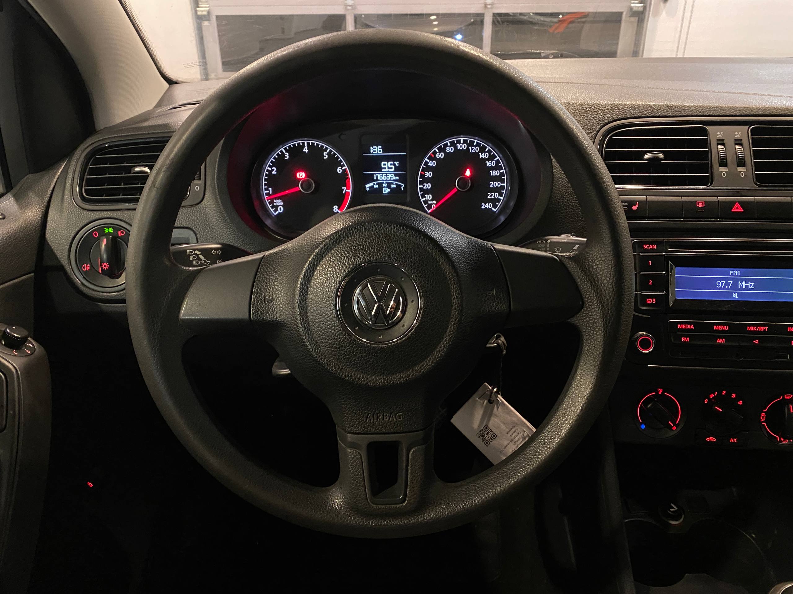 VOLKSWAGEN POLO